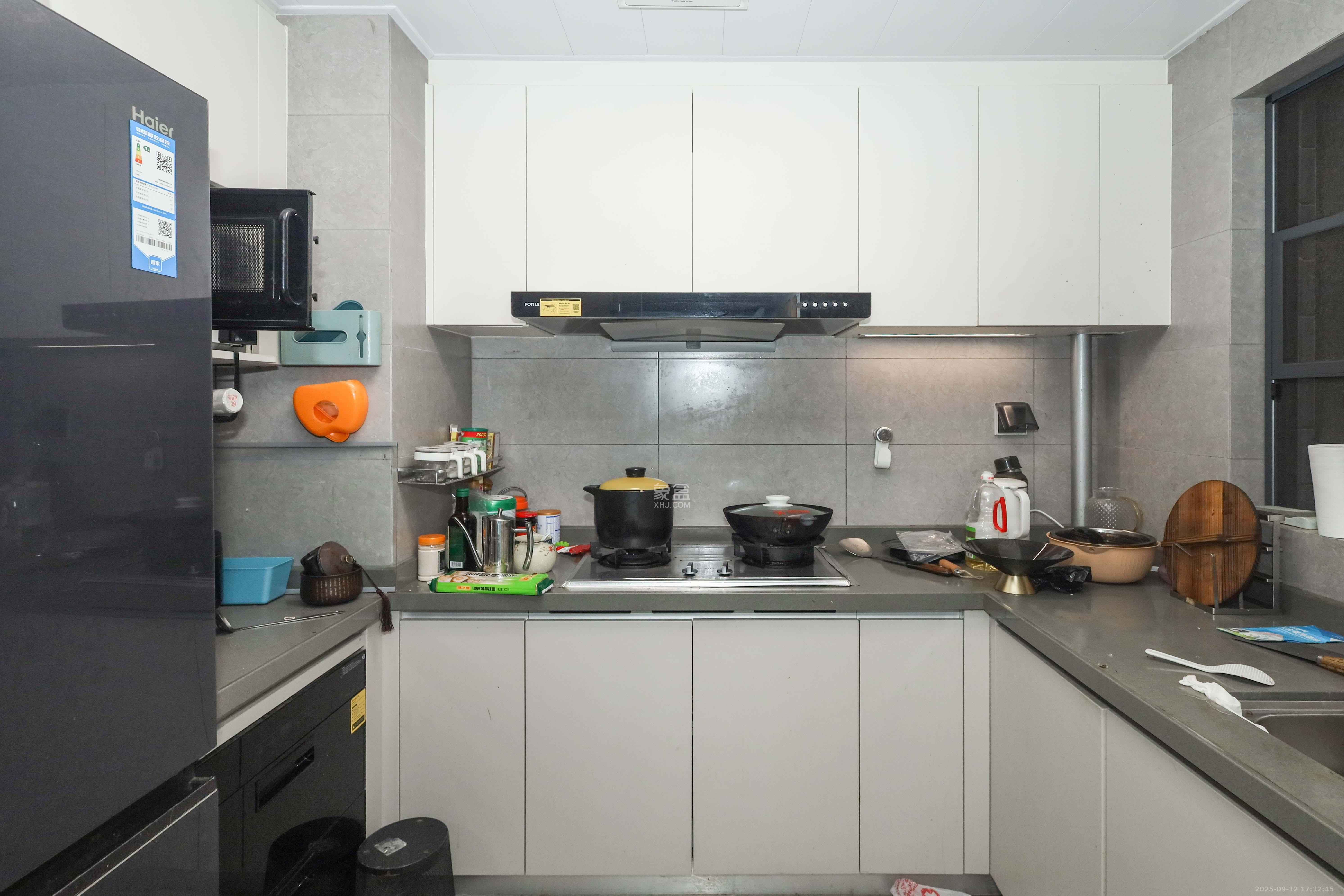 时代梅溪领峰  3室2厅2卫    127.0万厨房