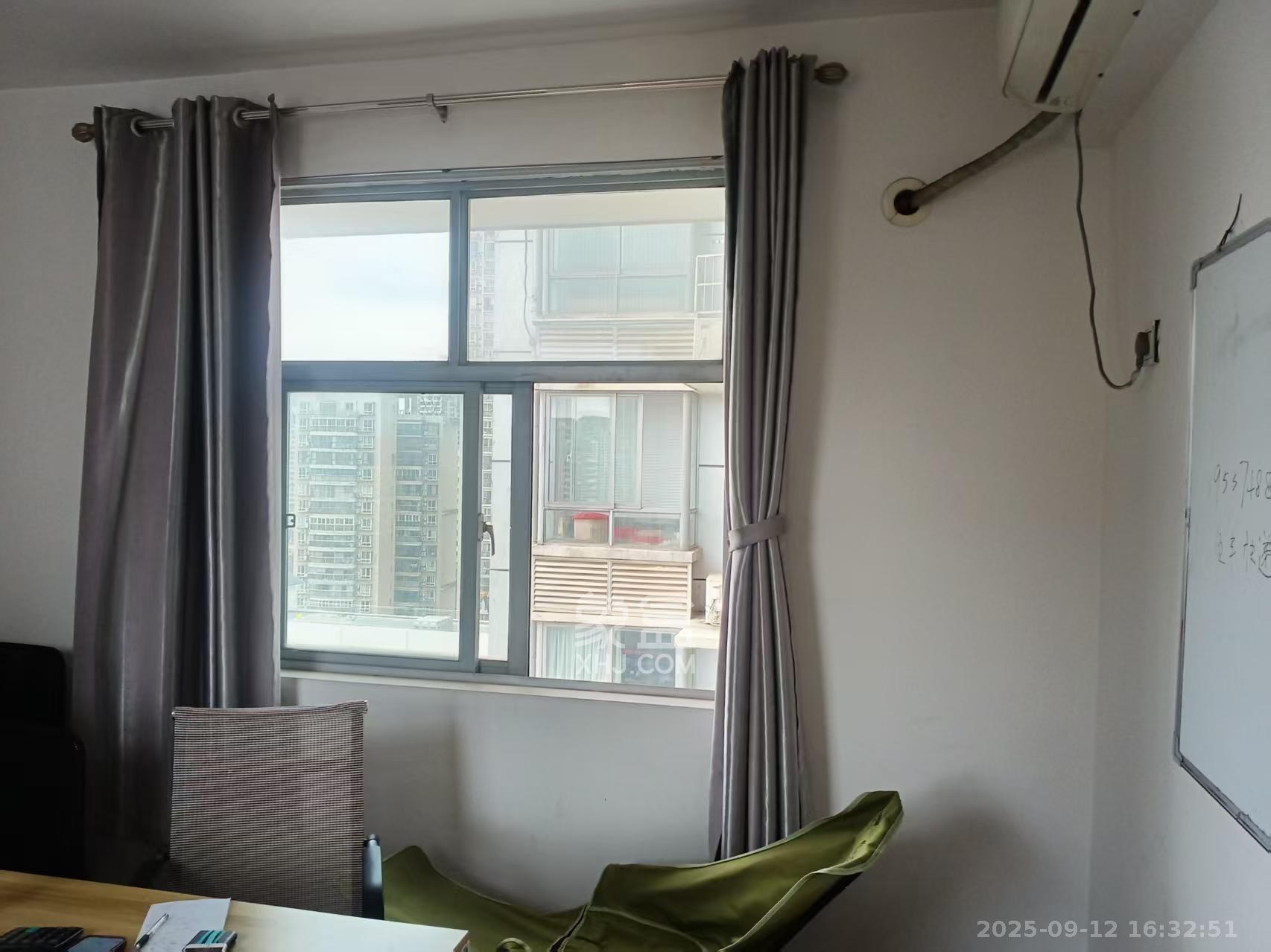 友阿光大大厦  3室2厅1卫    3200.0元/月室内图