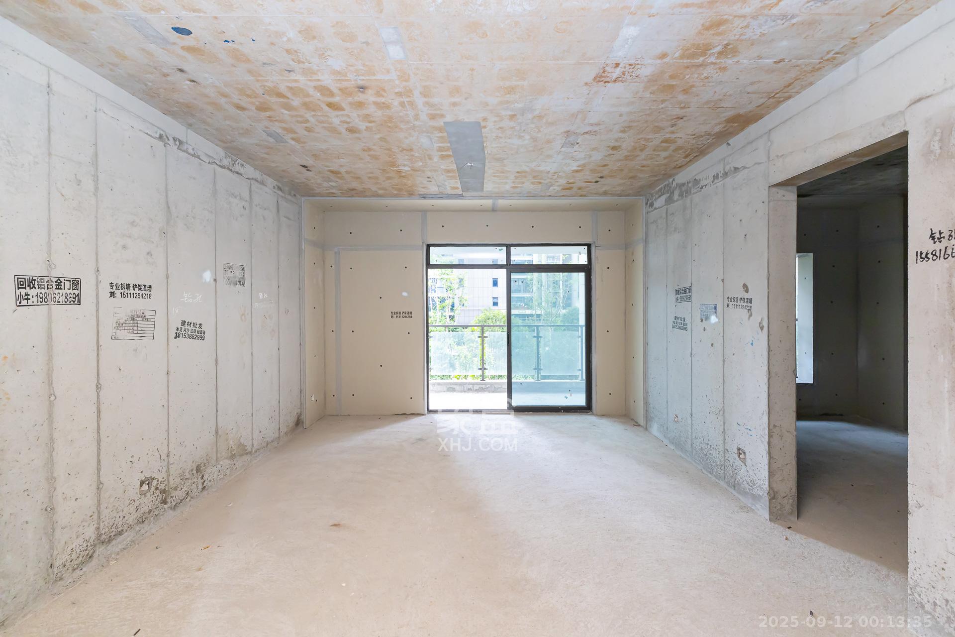 润和湘江天地E区  4室2厅3卫    155.0万客厅