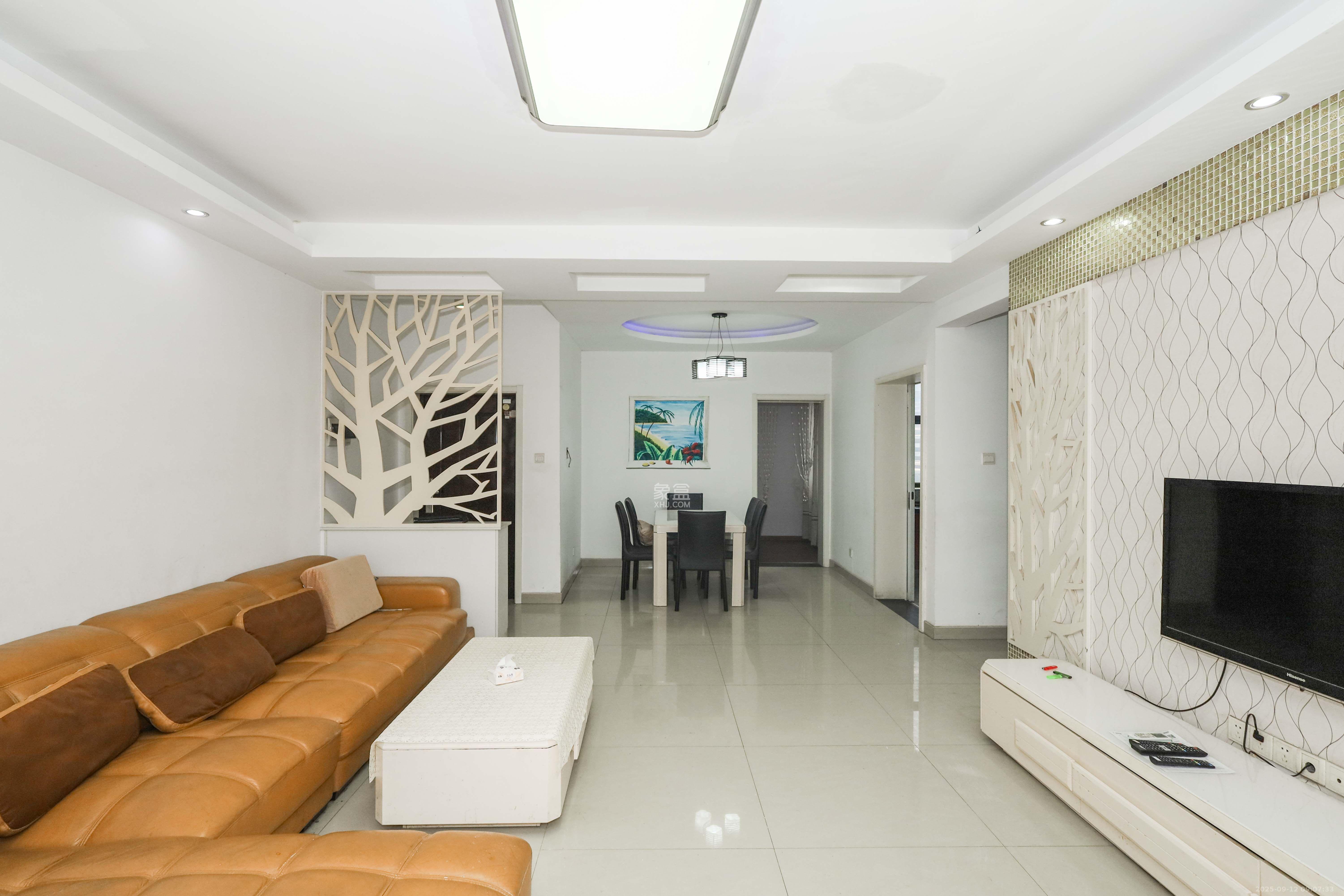 麓谷公馆(涉外国际公馆) 3室2厅2卫 2400.0元/月 麓谷公馆(涉外国际公馆) 3室2厅2卫 2400.0元/月室内图