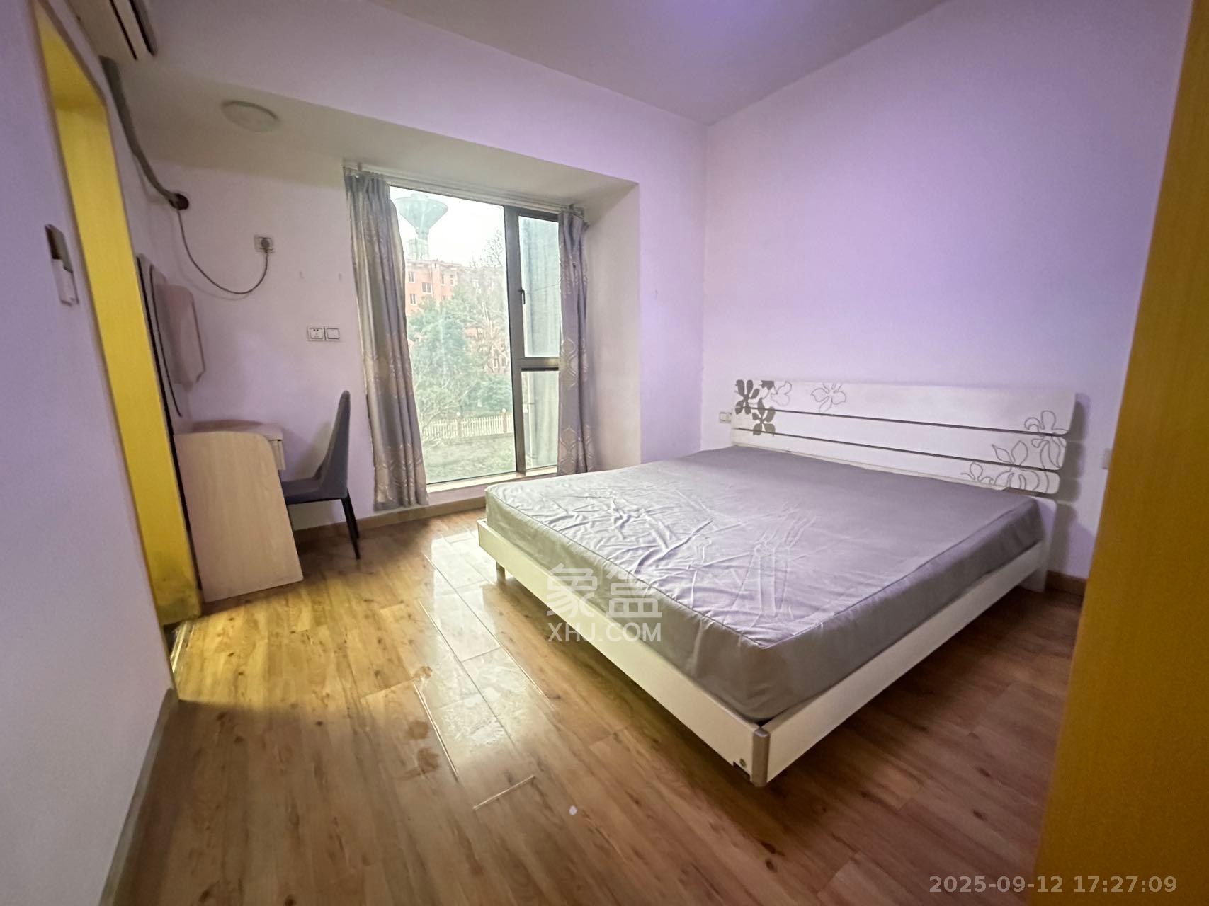 岳泰理想城 1室2厅1卫 2500.0元/月 岳泰理想城 1室2厅1卫 2500.0元/月室内图