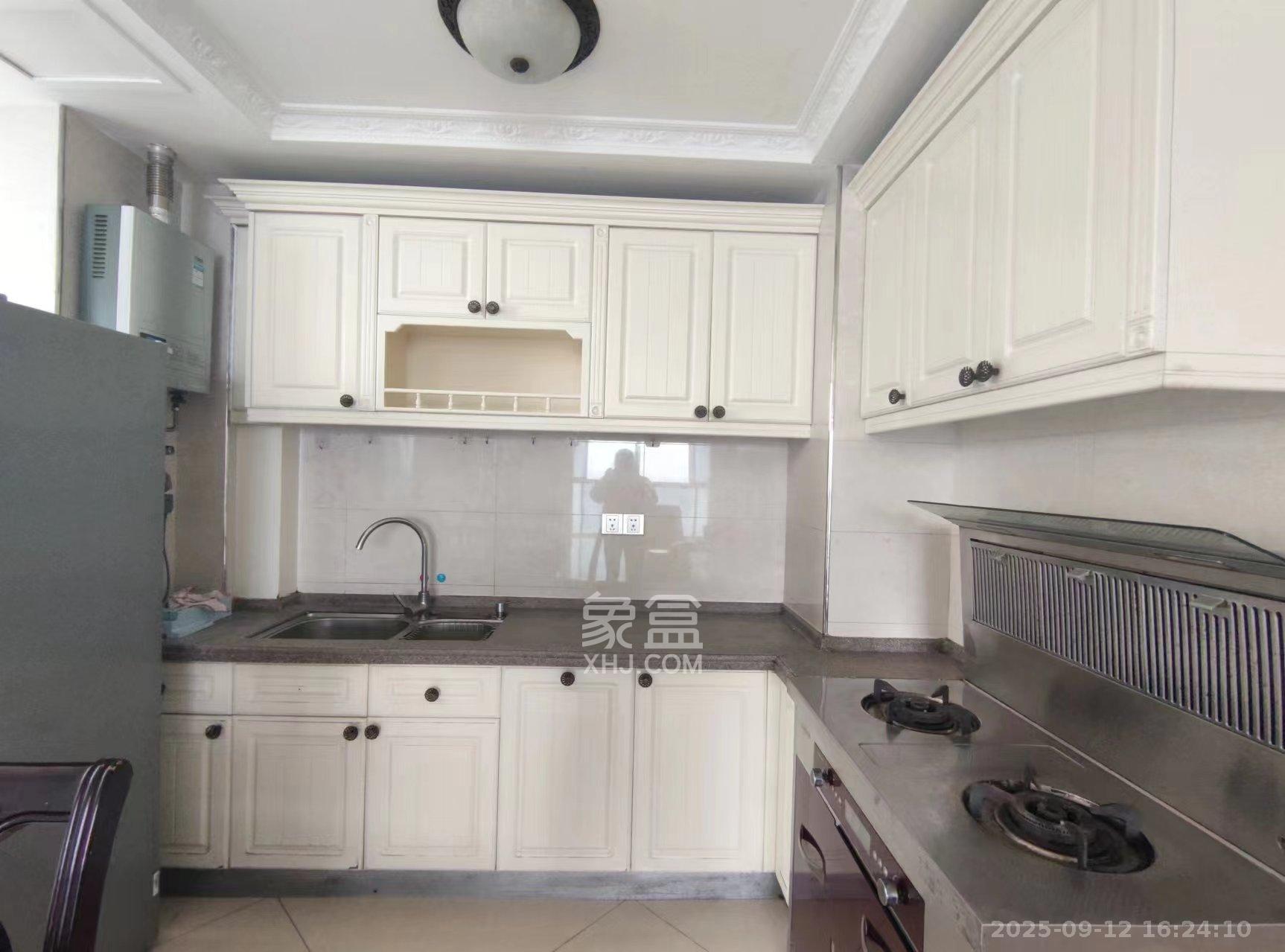 湘江世纪城悦江苑 4室2厅1卫 3500.0元/月 湘江世纪城悦江苑 4室2厅1卫 3500.0元/月室内图