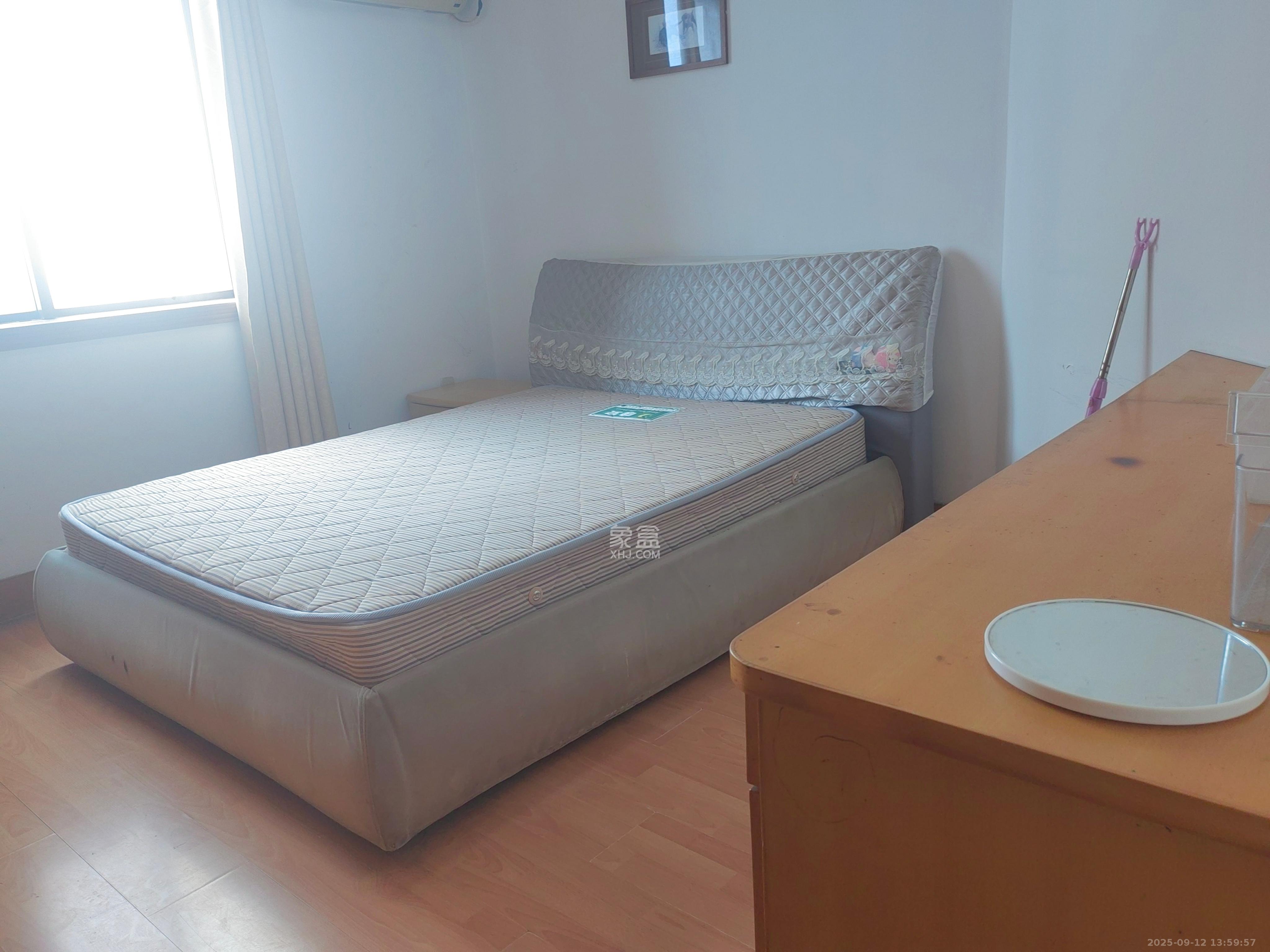 芙蓉广场农行单位宿舍  2室1厅1卫    2400.0元/月室内图