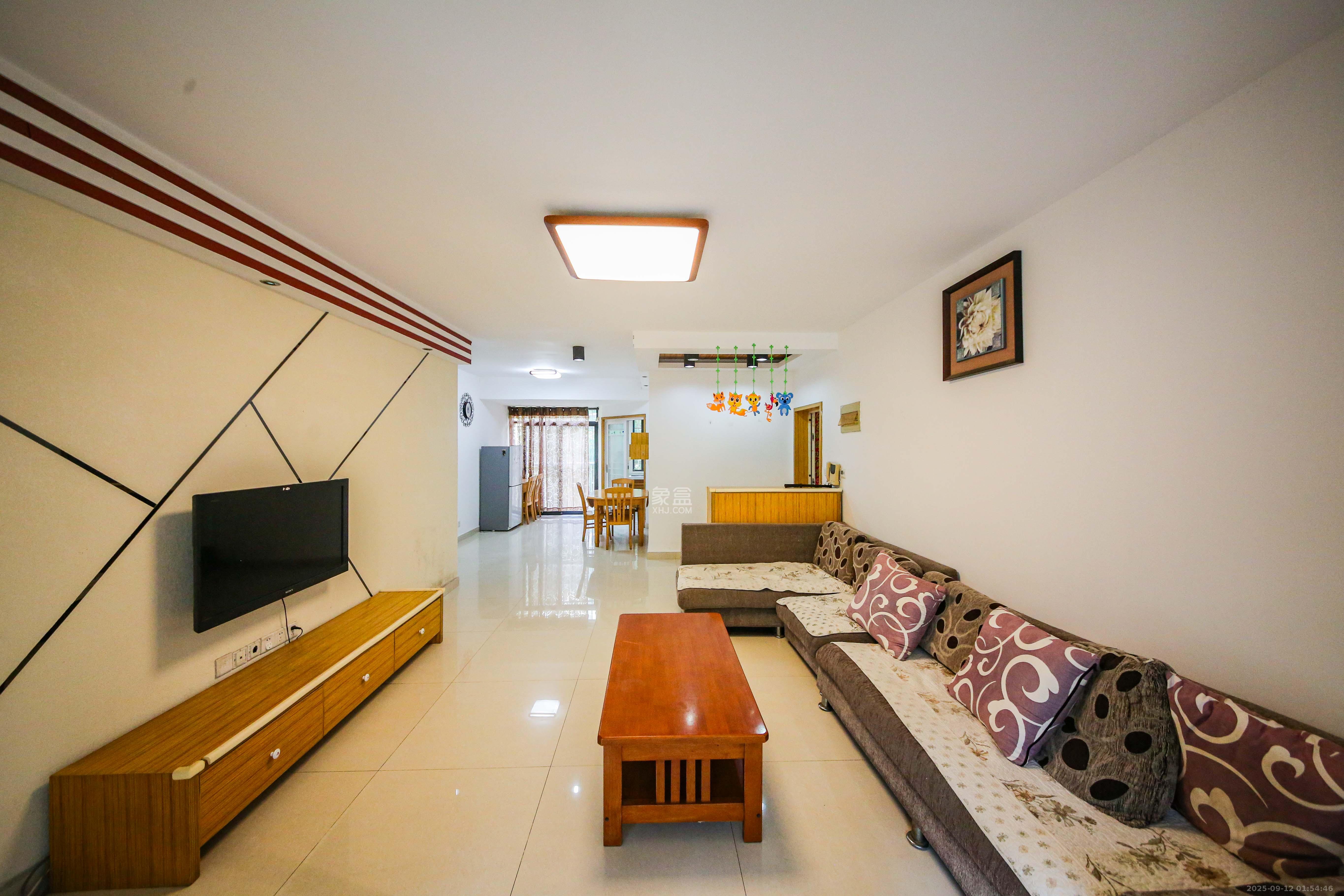 满庭芳小区  3室2厅2卫    107.0万 满庭芳小区  3室2厅2卫    107.0万客厅