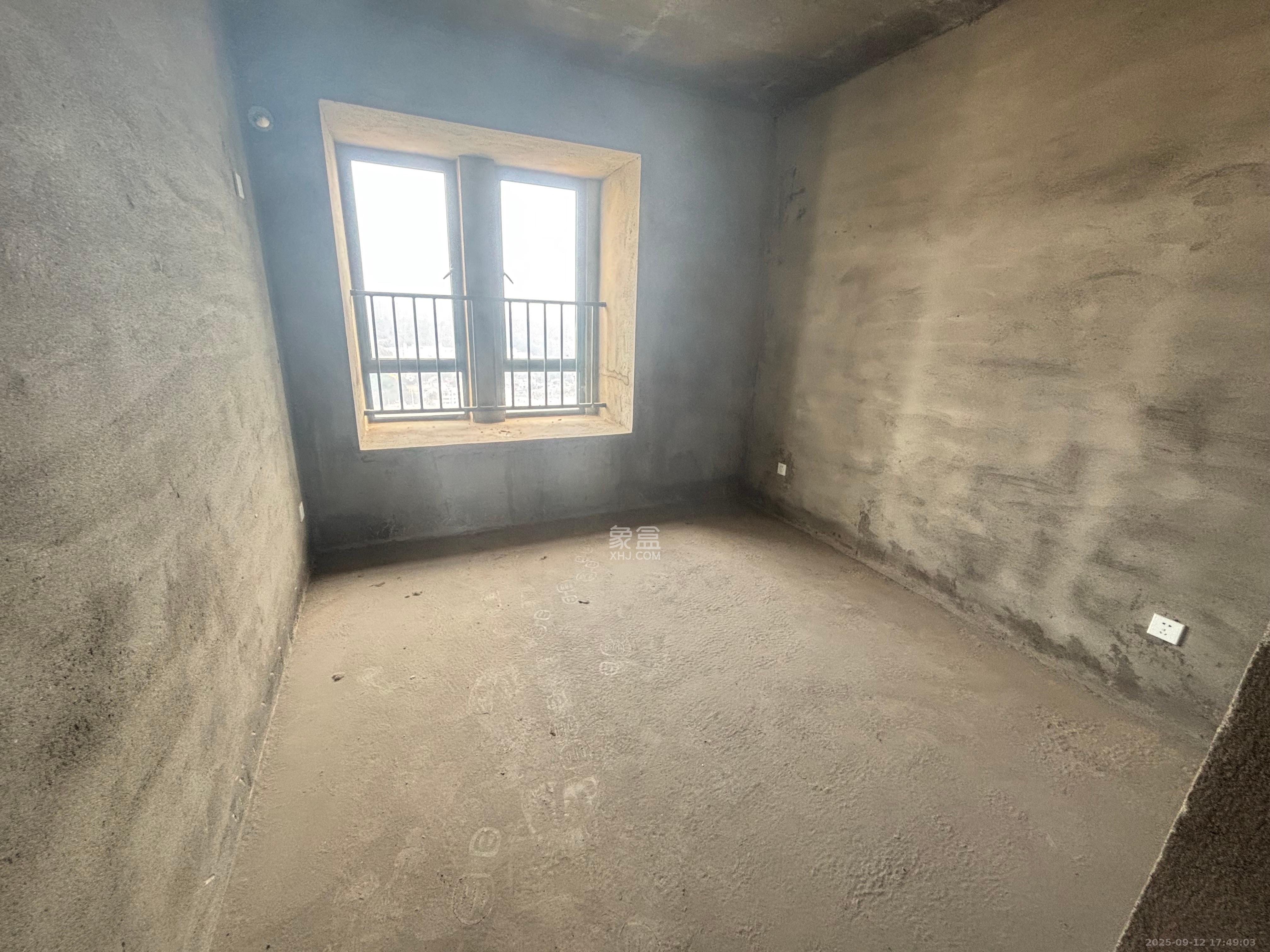 西湖鸿运佳苑  4室2厅2卫    1200.0元/月室内图