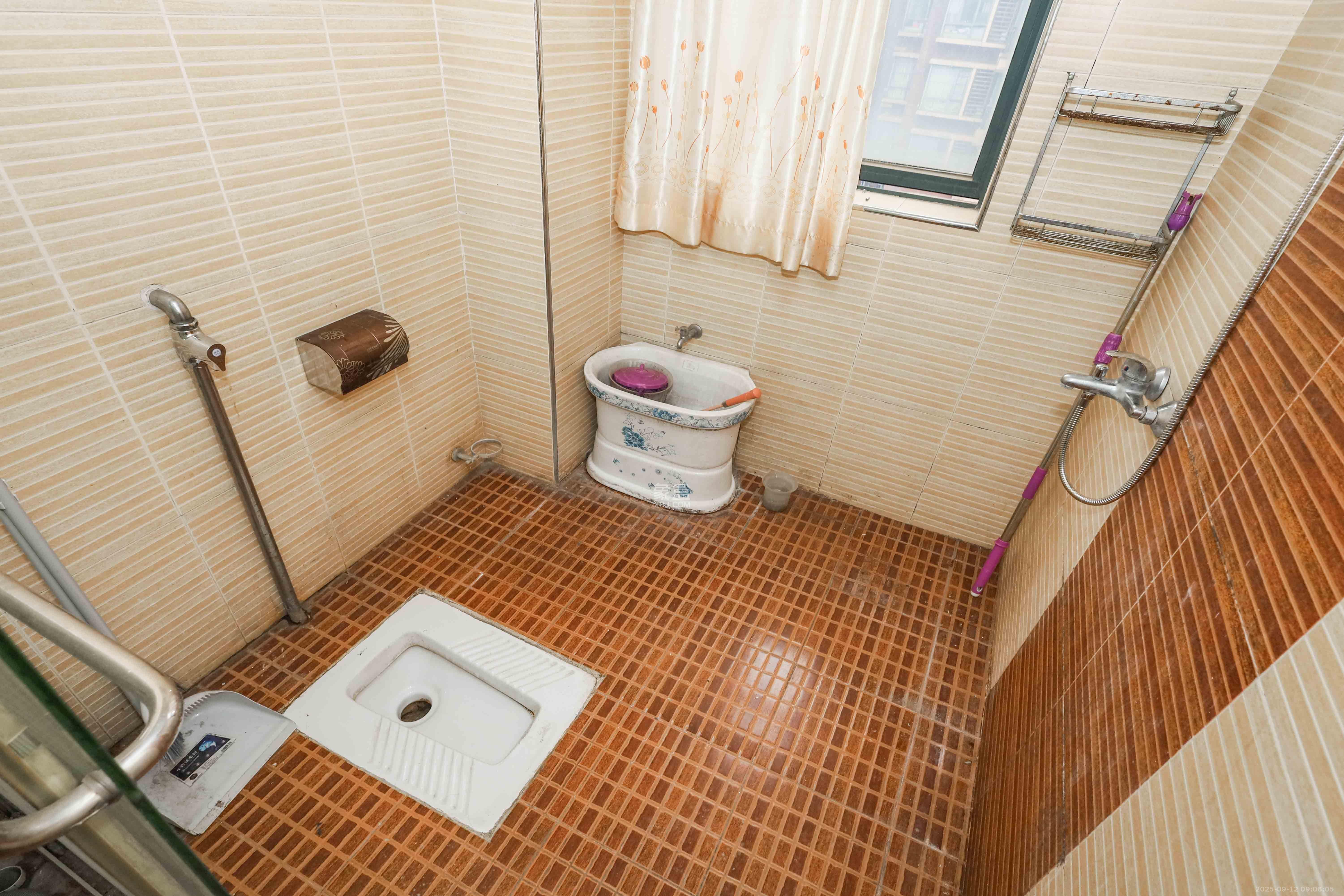 麓谷公馆（涉外国际公馆）  3室2厅2卫    2400.0元/月室内图