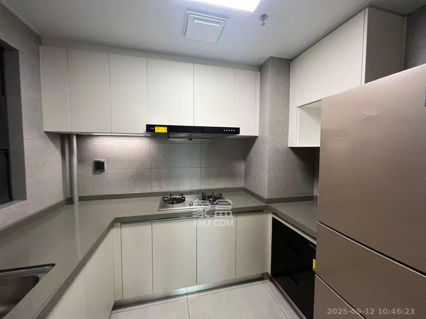 时代梅溪领峰  3室2厅2卫    3200.0元/月室内图