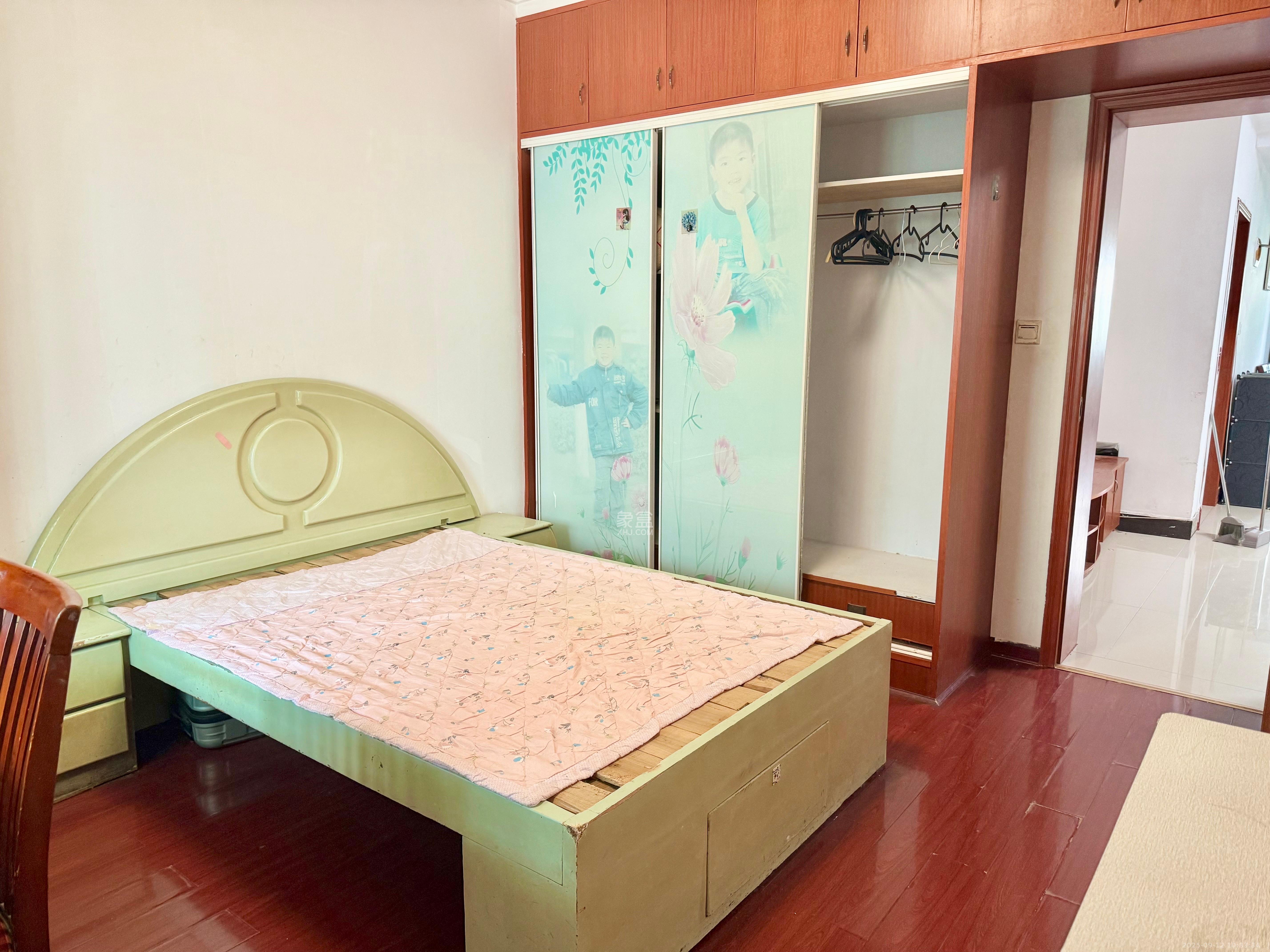 中南汽车世界  2室2厅1卫    1100.0元/月室内图