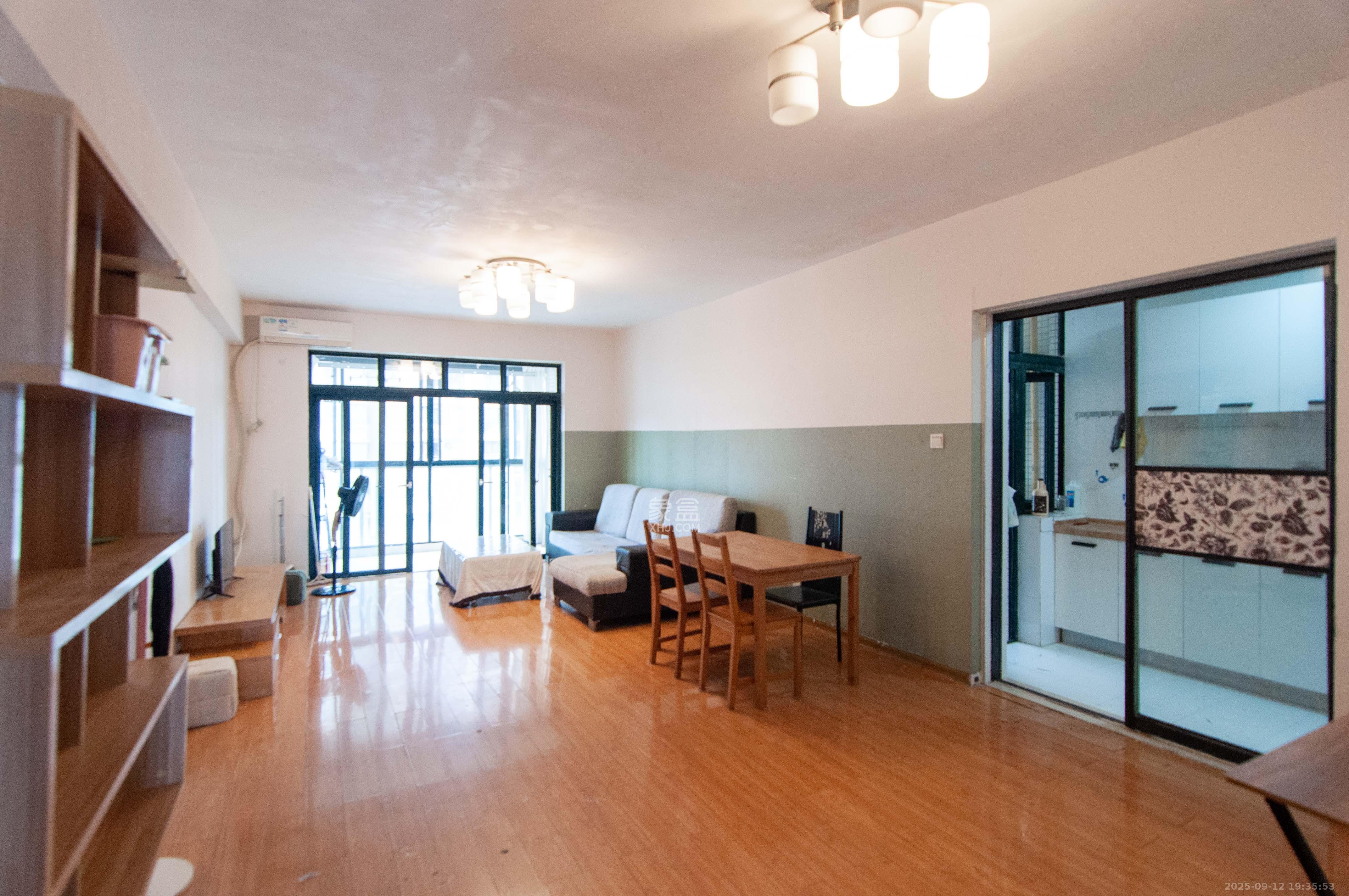 高鑫麓城  2室2厅1卫    78.8万客厅