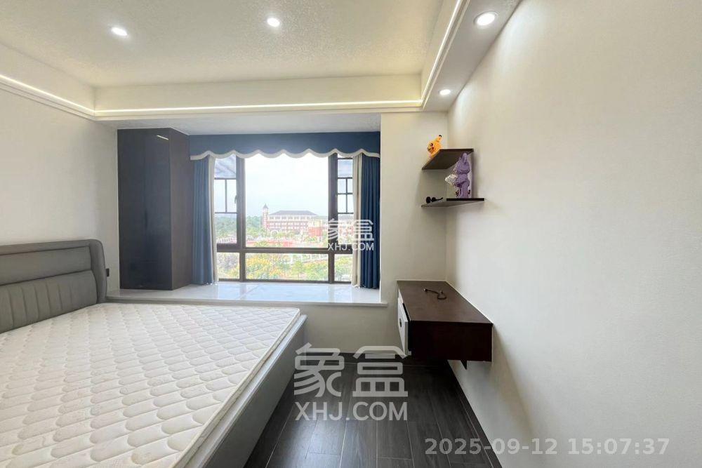 长龙湾 4室2厅2卫 2800.0元/月 长龙湾 4室2厅2卫 2800.0元/月室内图