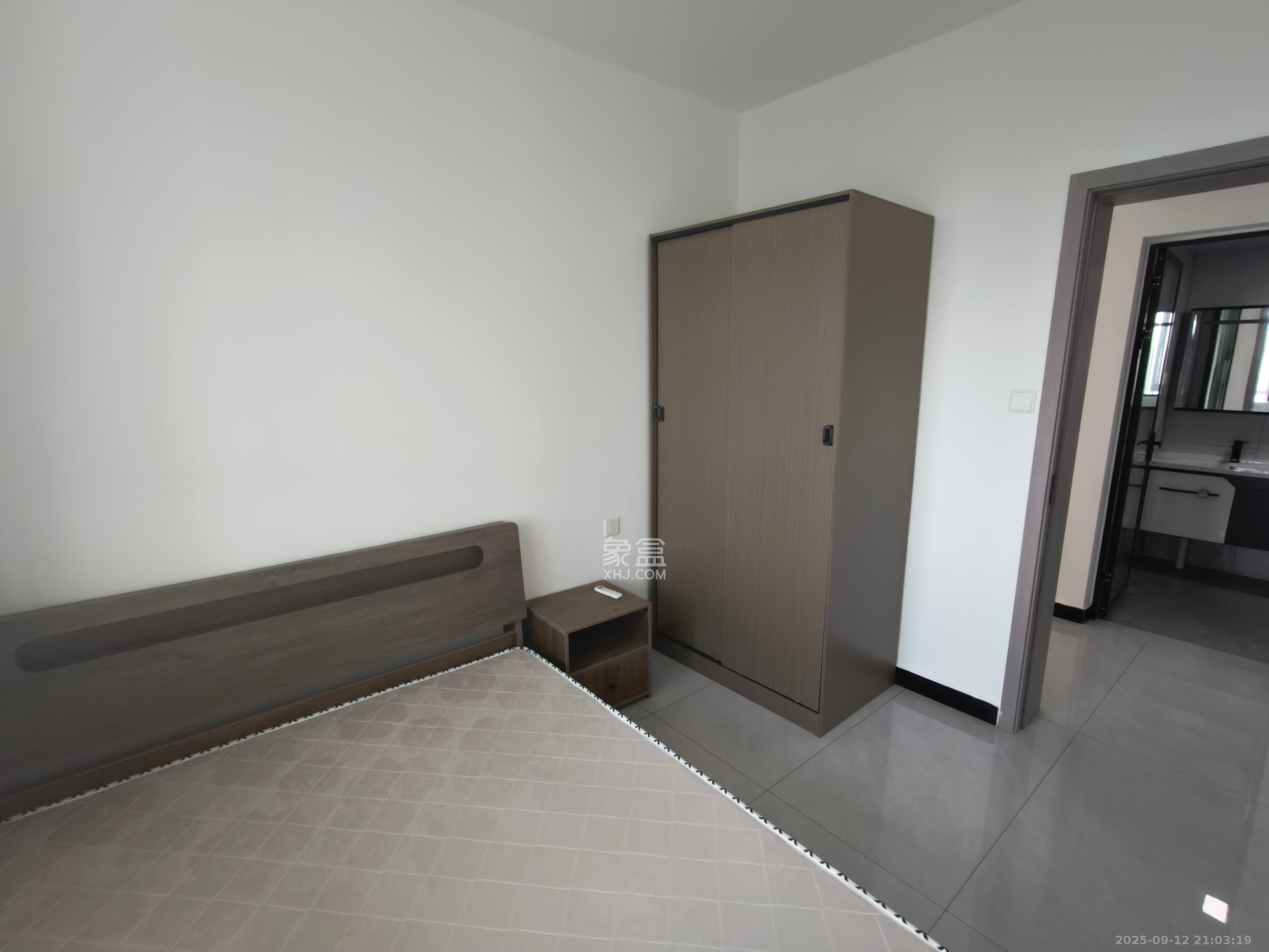 青竹湖曦园  3室2厅1卫    2000.0元/月室内图