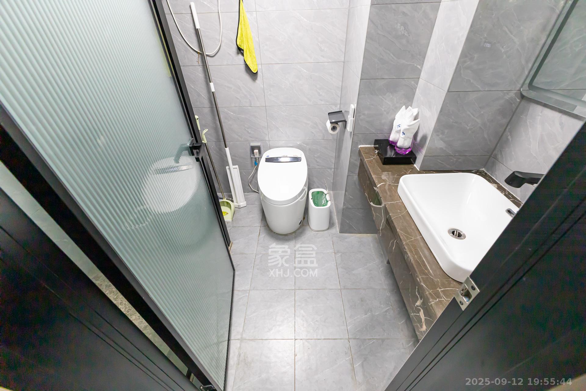 卡地亚公寓  2室1厅1卫    35.0万 卡地亚公寓  2室1厅1卫    35.0万卫生间