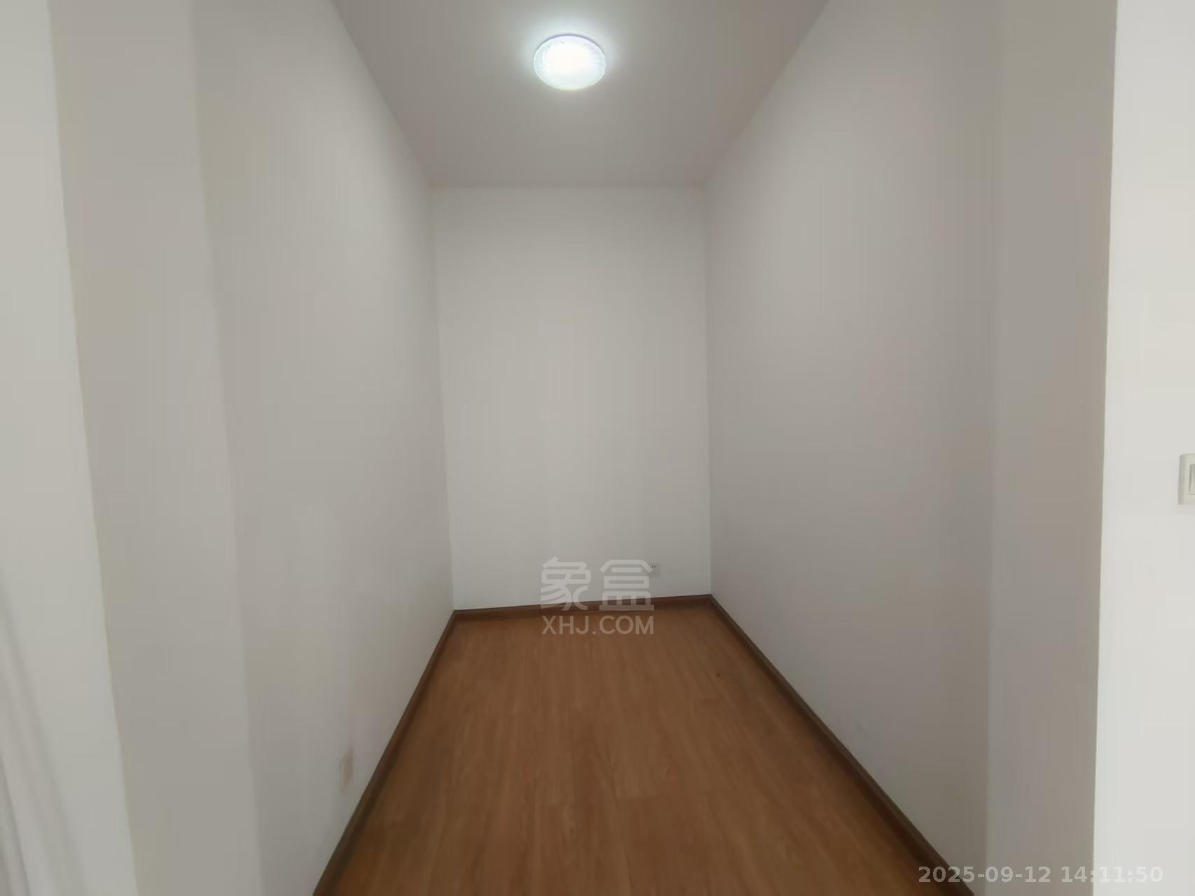 流金岁月-华晨国际 3室2厅2卫 2200.0元/月 流金岁月-华晨国际 3室2厅2卫 2200.0元/月室内图