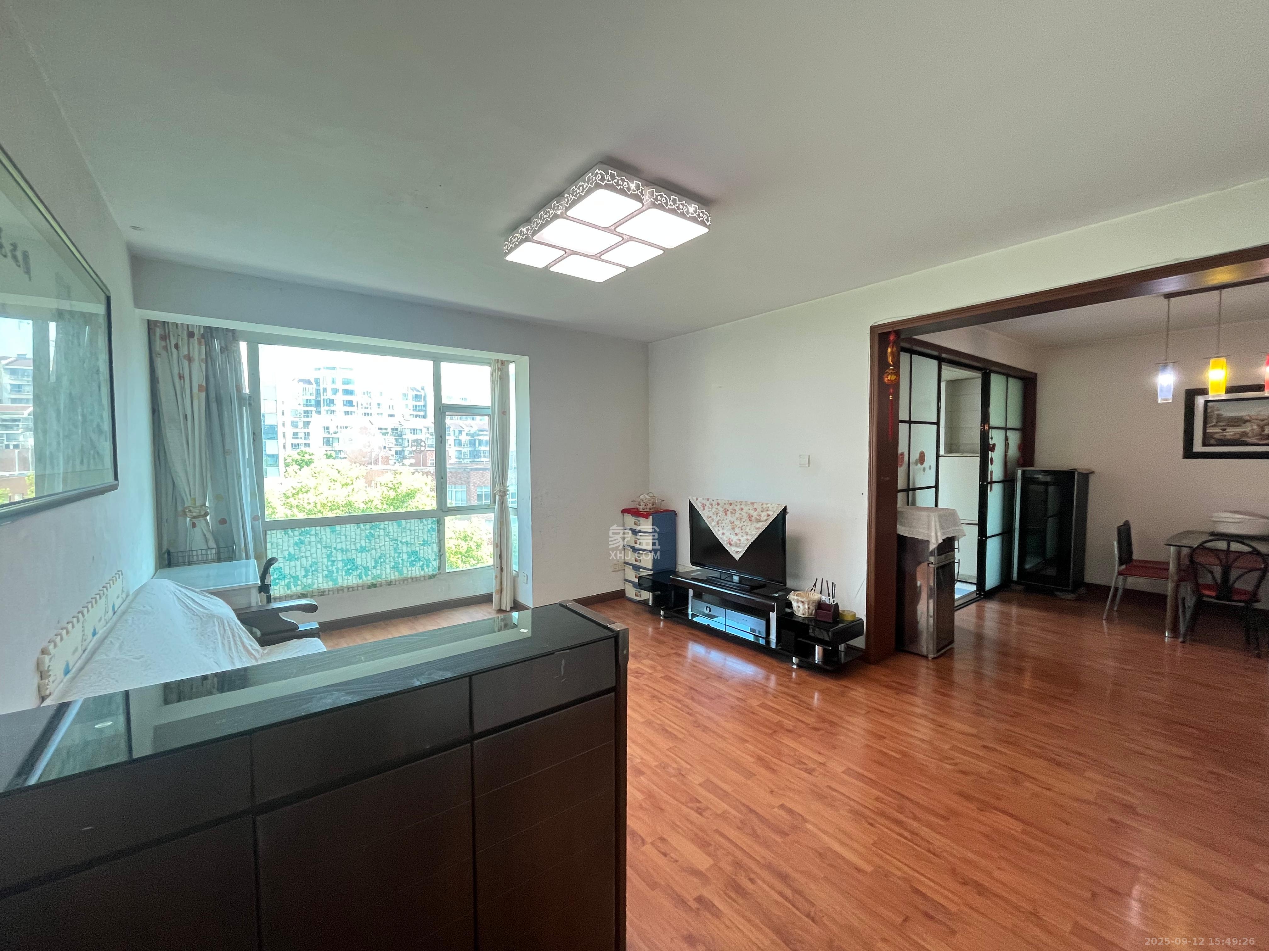 芙蓉苑 2室1厅1卫 1800.0元/月 芙蓉苑 2室1厅1卫 1800.0元/月室内图