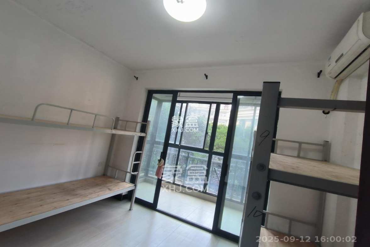 麓谷公馆(涉外国际公馆) 3室2厅2卫 2400.00元/月 麓谷公馆(涉外国际公馆) 3室2厅2卫 2400.00元/月室内图