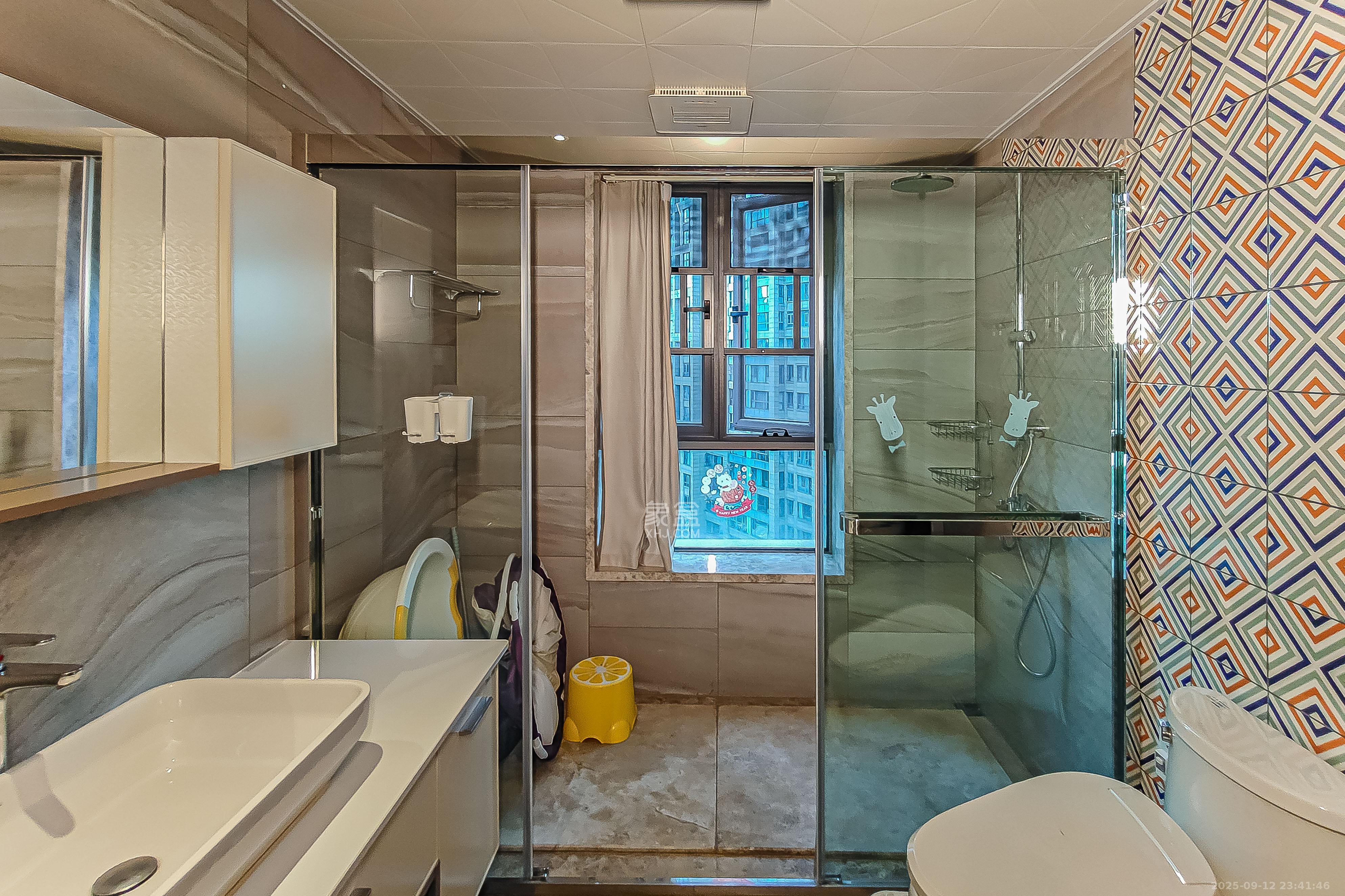 保利国际广场  1室2厅1卫    376.0万 保利国际广场  1室2厅1卫    376.0万卫生间