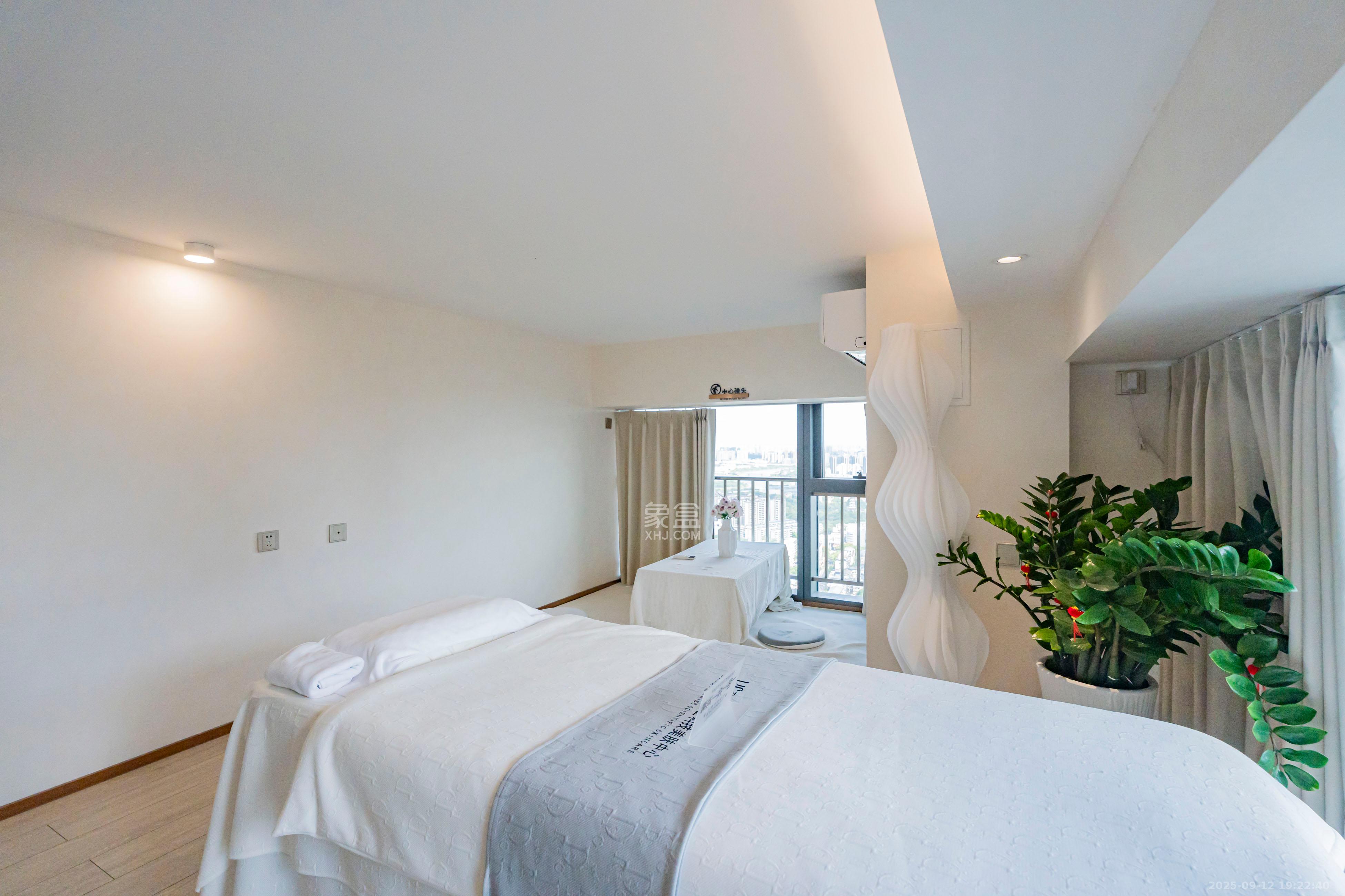 华远华时代  4室2厅2卫    110.0万 华远华时代  4室2厅2卫    110.0万卧室