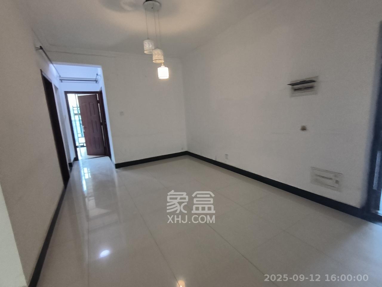 麓谷公馆(涉外国际公馆) 3室2厅2卫 2400.00元/月 麓谷公馆(涉外国际公馆) 3室2厅2卫 2400.00元/月室内图