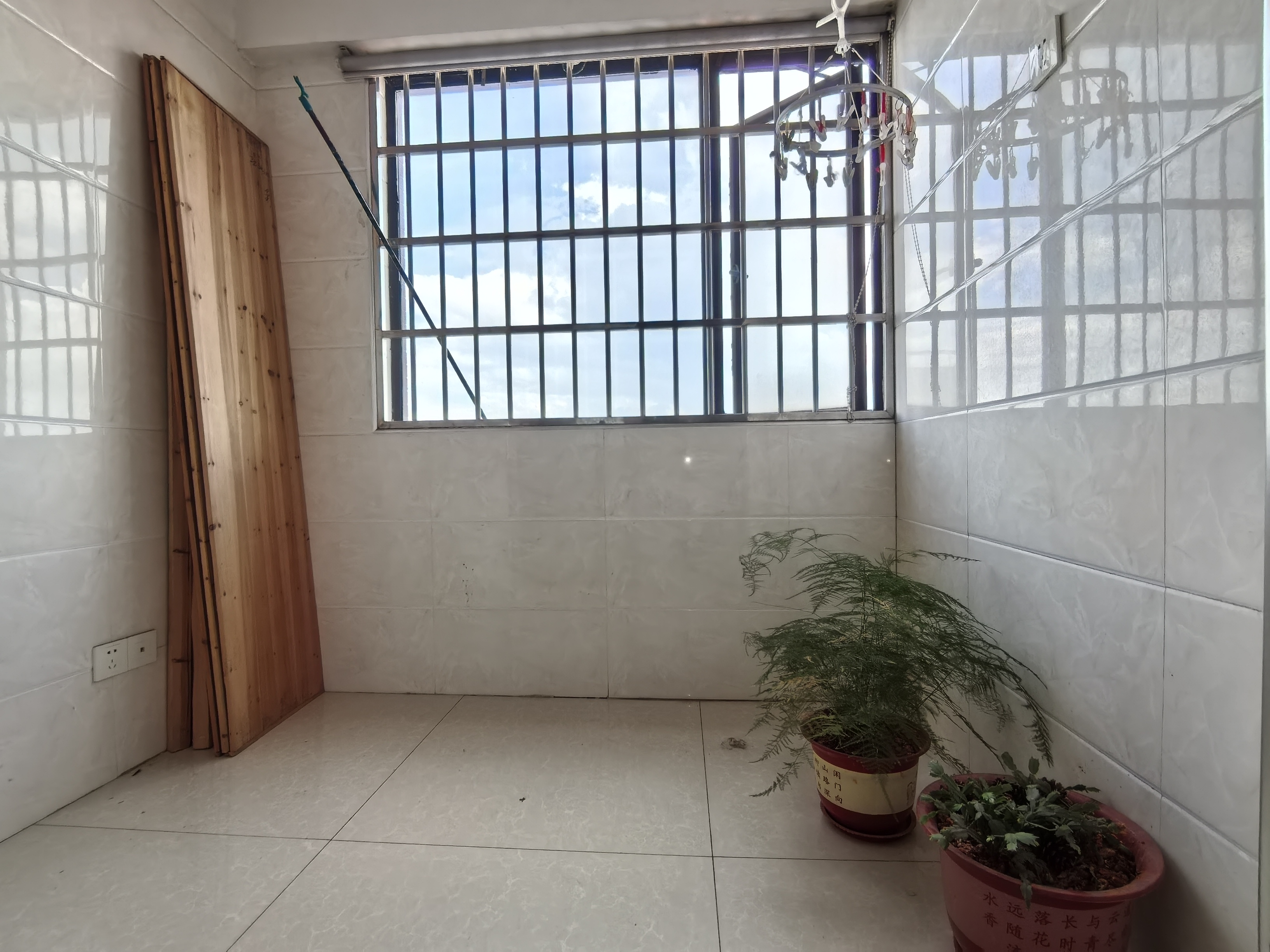 龙泰上品 1室0厅0卫 1500.0元/月 龙泰上品 1室0厅0卫 1500.0元/月室内图