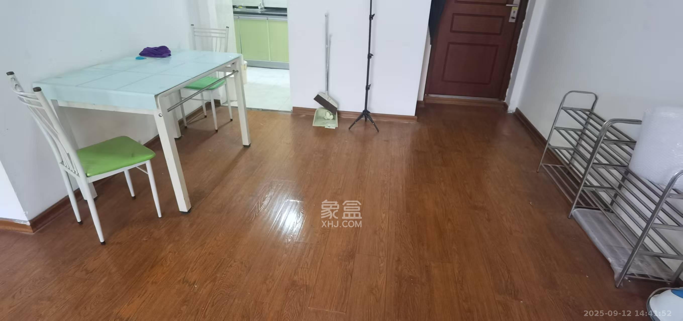 和泓梅溪四季 3室2厅1卫 2400.0元/月 和泓梅溪四季 3室2厅1卫 2400.0元/月室内图