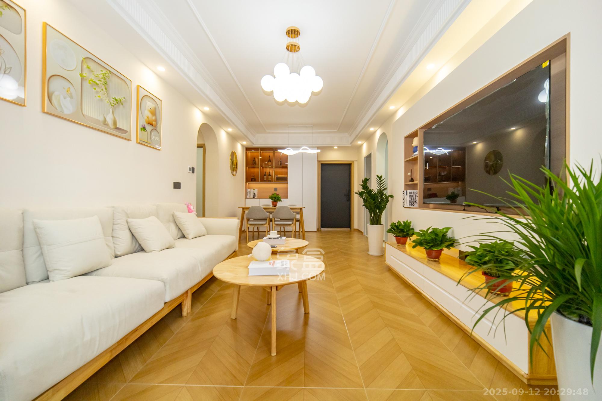 尚都花园城 3室2厅2卫 53.8万 尚都花园城 3室2厅2卫 53.8万客厅