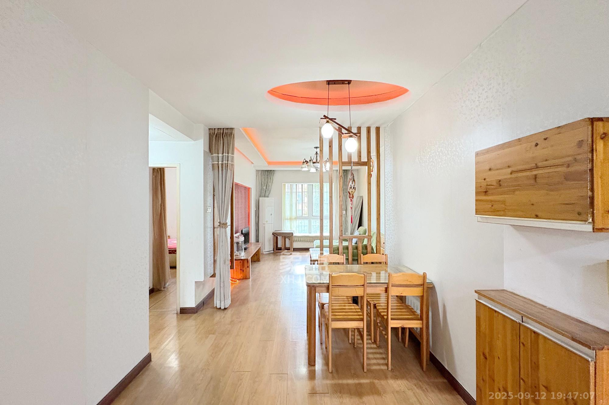 滨湖嘉园(湖滨小区)  3室2厅2卫    100.0万 滨湖嘉园(湖滨小区)  3室2厅2卫    100.0万客厅