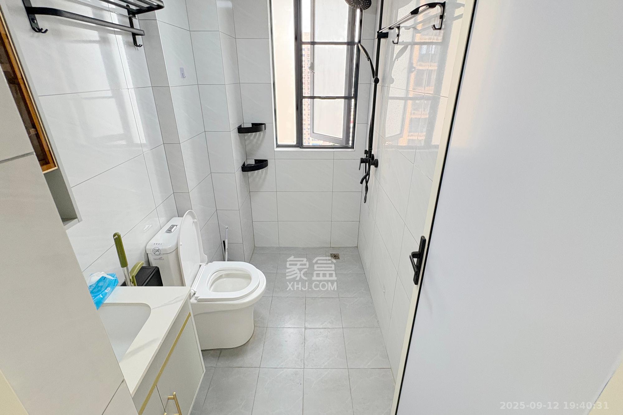 韭菜园嘉苑  3室1厅2卫    155.0万 韭菜园嘉苑  3室1厅2卫    155.0万卫生间