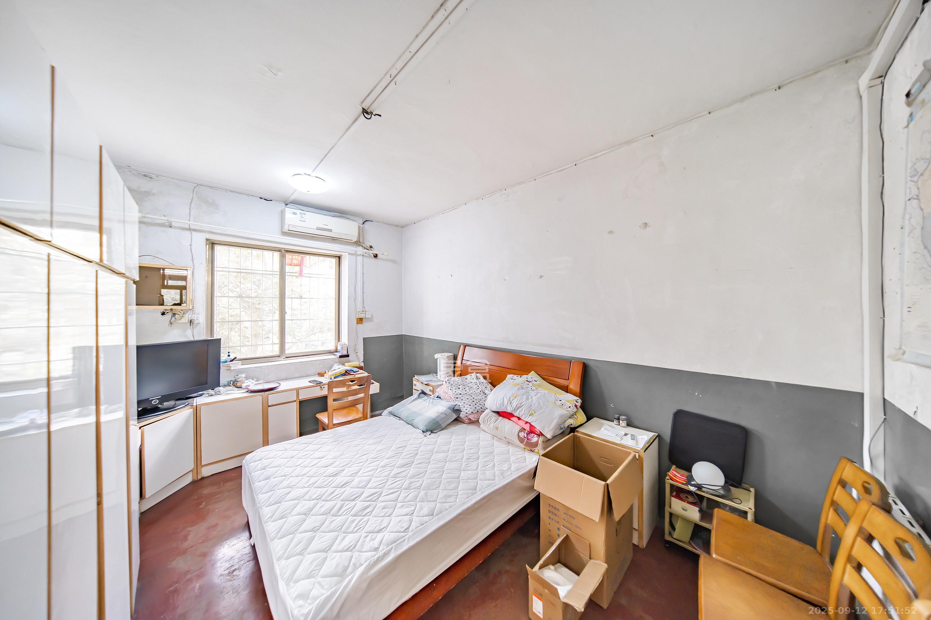 湖南大学红叶楼 3室1厅1卫 77.0万 湖南大学红叶楼 3室1厅1卫 77.0万卧室