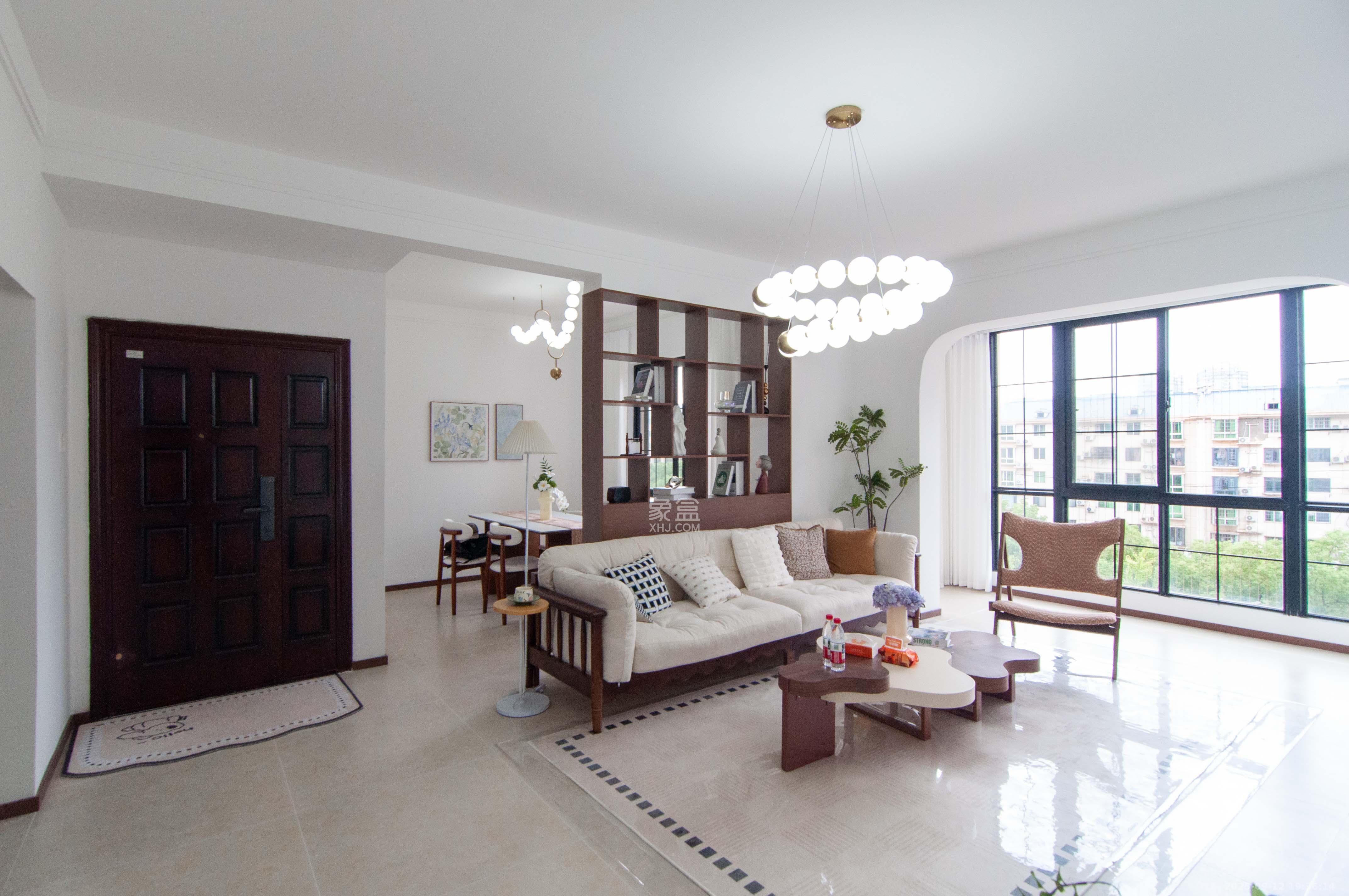 沁园春御院  3室2厅2卫    127.8万 沁园春御院  3室2厅2卫    127.8万客厅