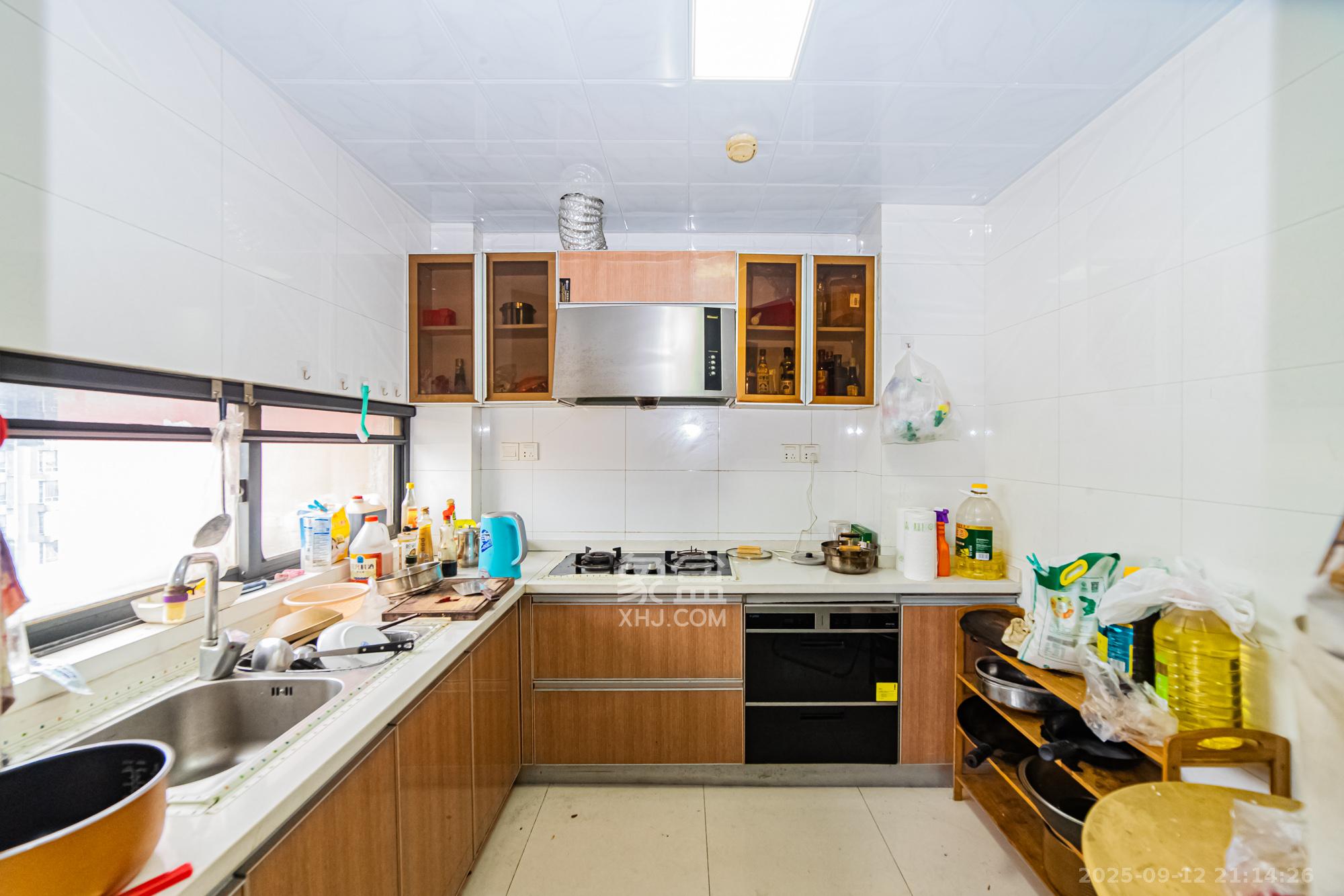 珠江花城二期扶水岸 3室2厅2卫 110.0万 珠江花城二期扶水岸 3室2厅2卫 110.0万厨房