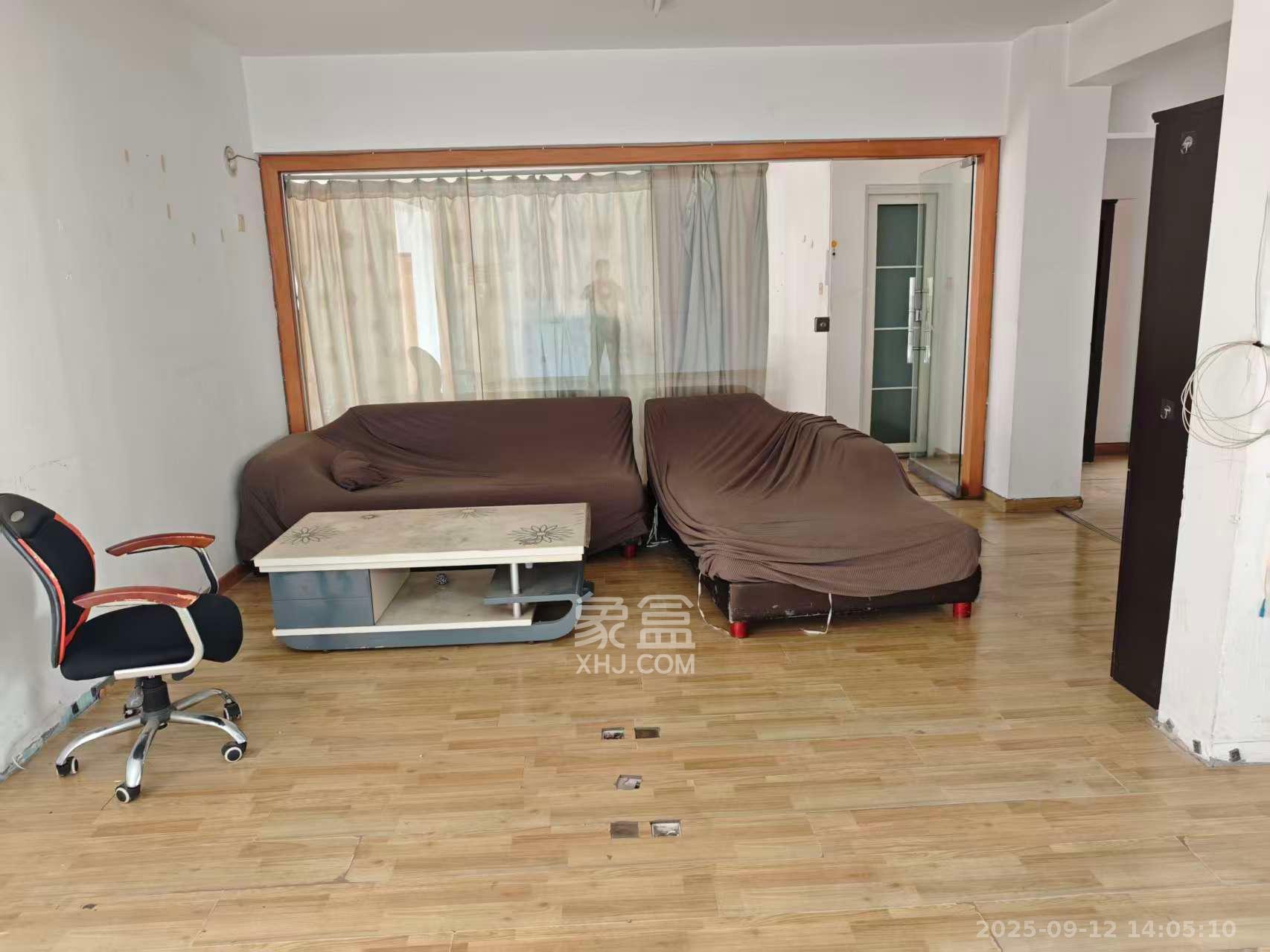 美林景园 3室2厅2卫 2500.0元/月 美林景园 3室2厅2卫 2500.0元/月室内图