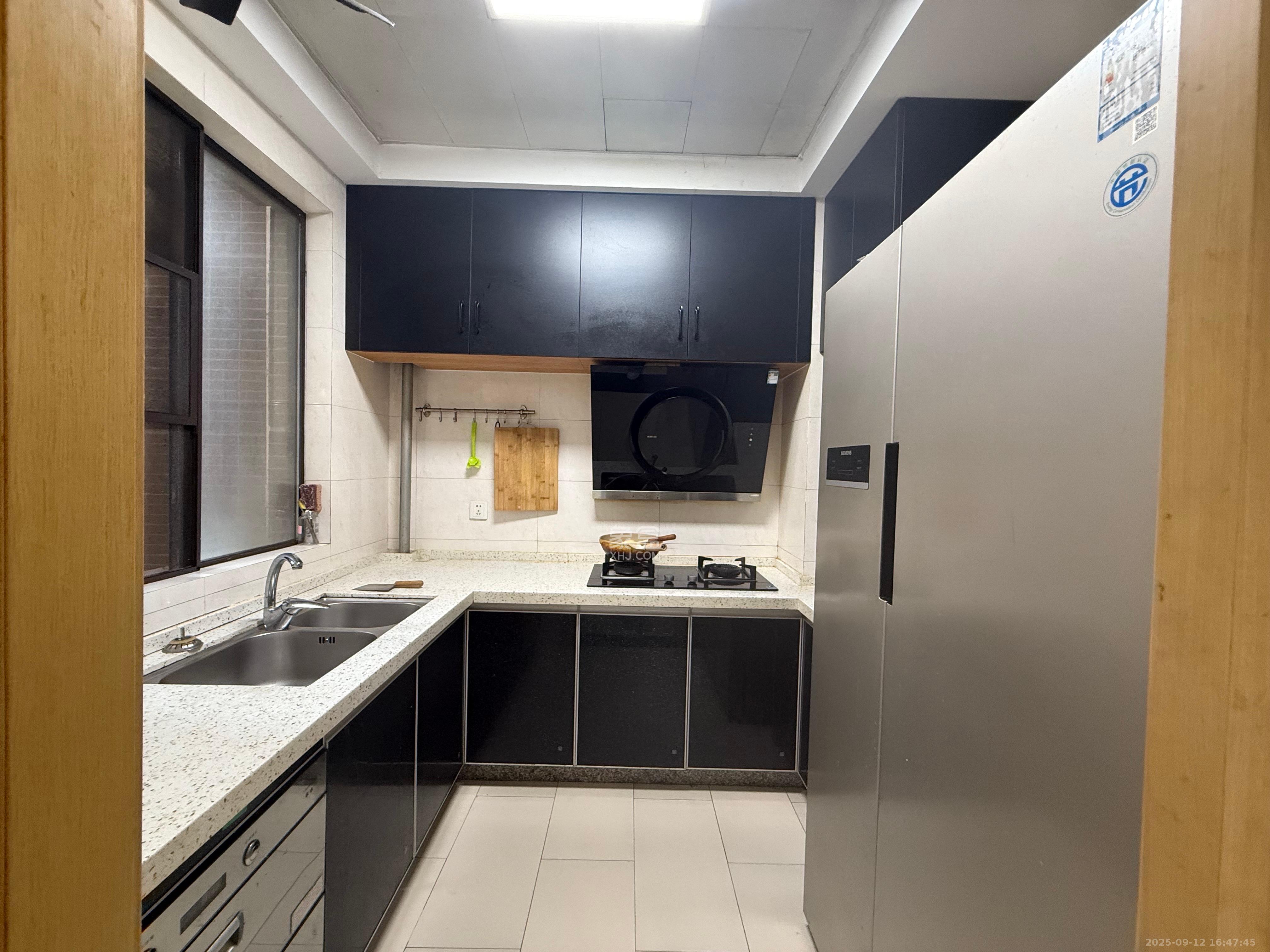 中海国际三期  3室2厅2卫    2000.0元/月 中海国际三期  3室2厅2卫    2000.0元/月室内图