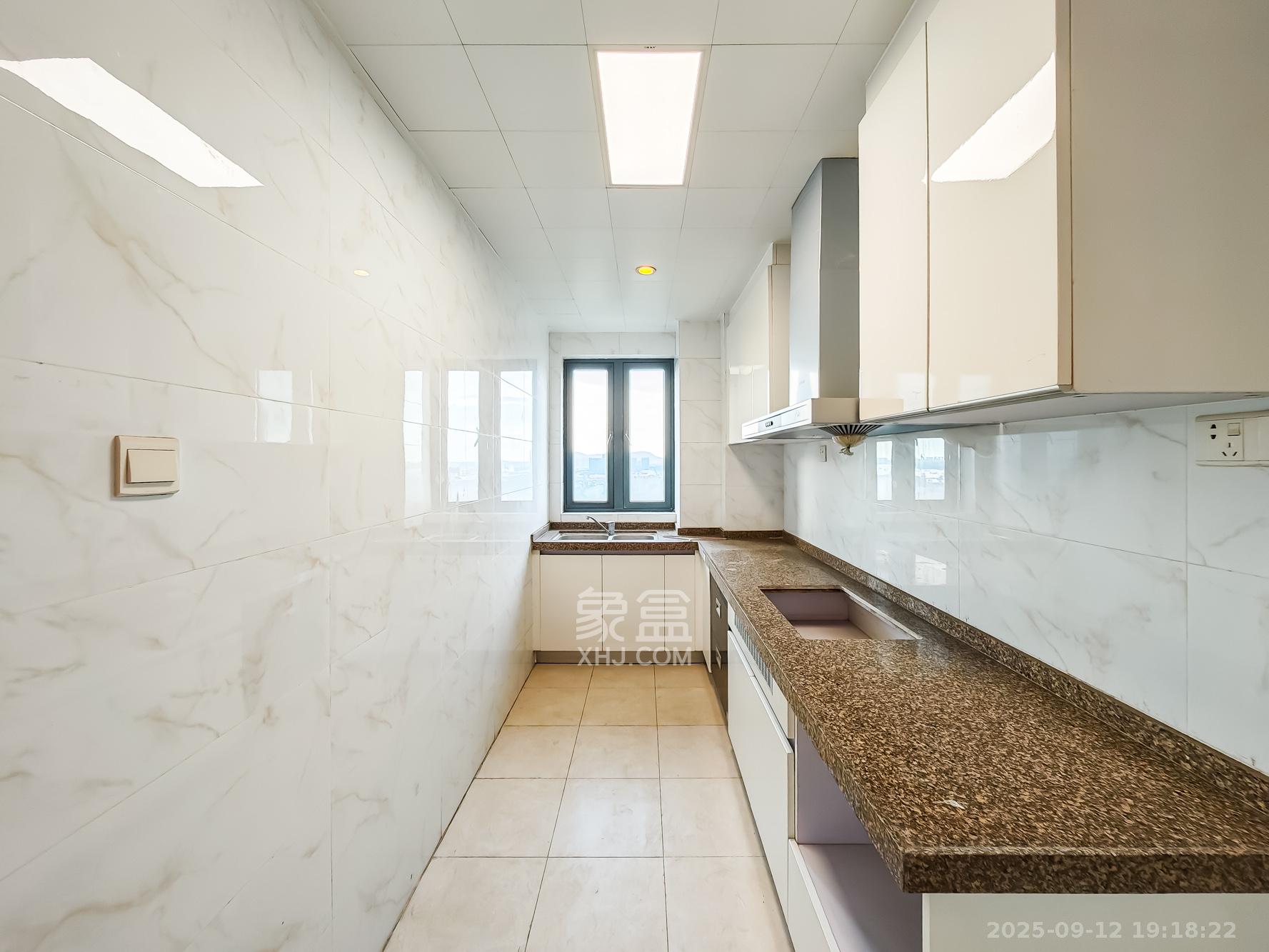 恒大御景天下城一期 4室2厅2卫 93.0万 恒大御景天下城一期 4室2厅2卫 93.0万厨房