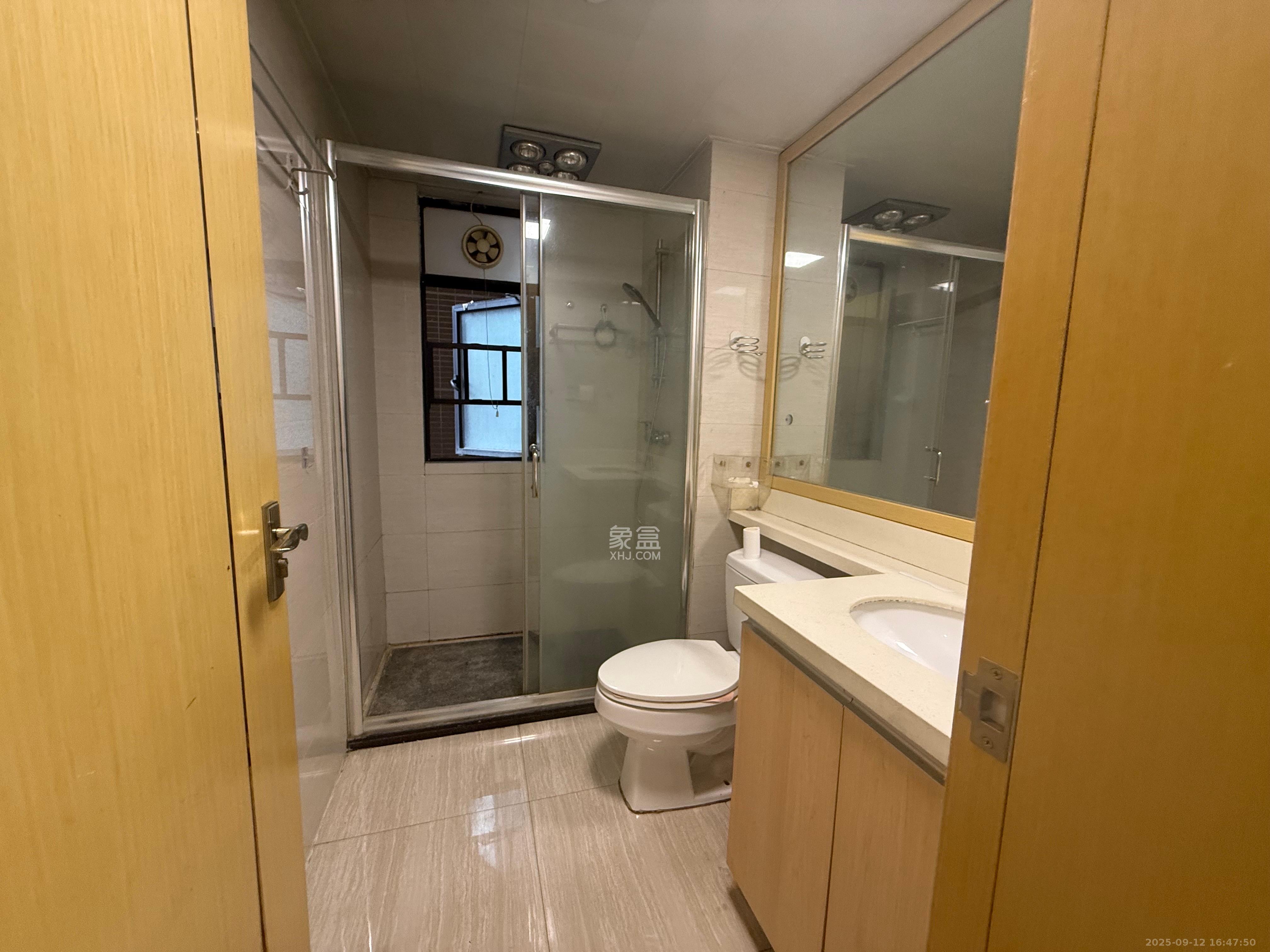 中海国际三期  3室2厅2卫    2000.0元/月 中海国际三期  3室2厅2卫    2000.0元/月室内图