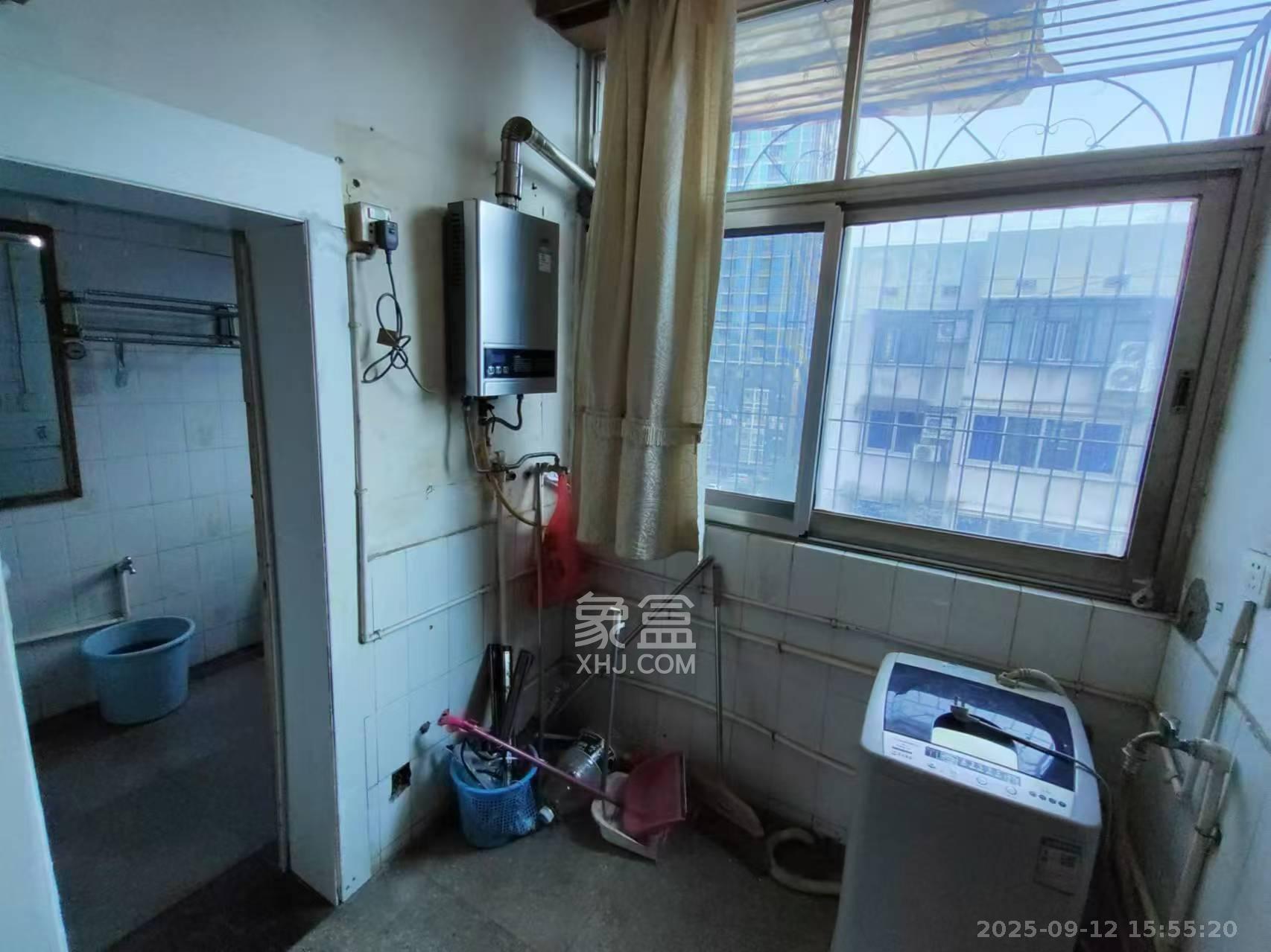 省军区宿舍 2室2厅1卫 1700.0元/月 省军区宿舍 2室2厅1卫 1700.0元/月室内图