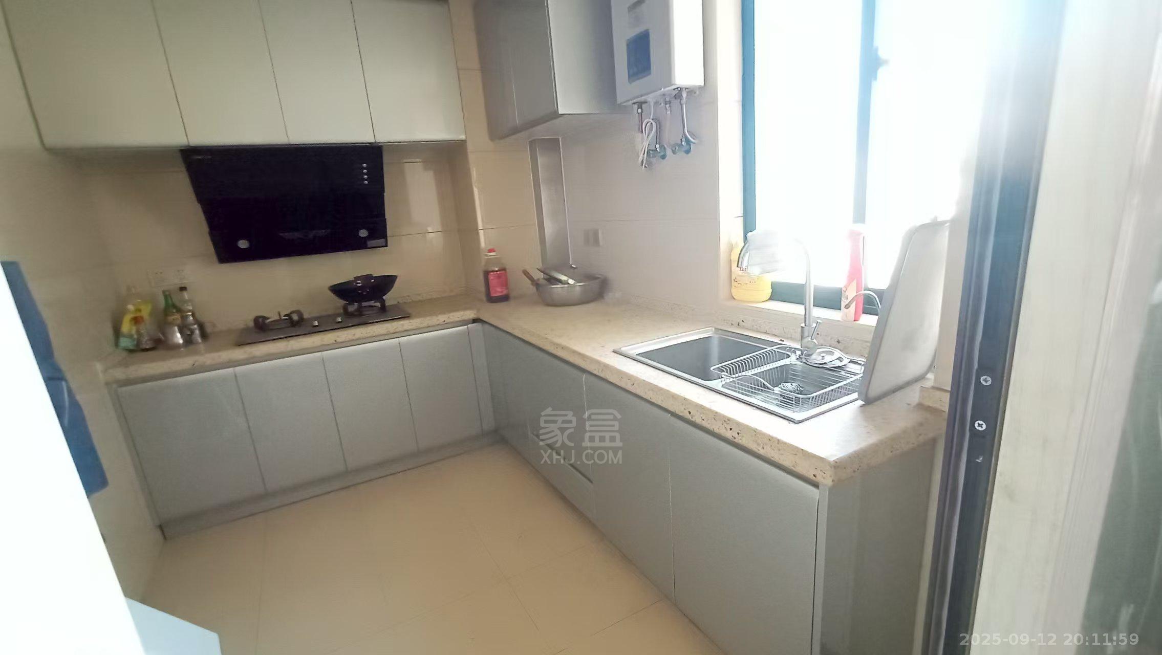 经世皇城 3室2厅2卫 2400.0元/月 经世皇城 3室2厅2卫 2400.0元/月室内图