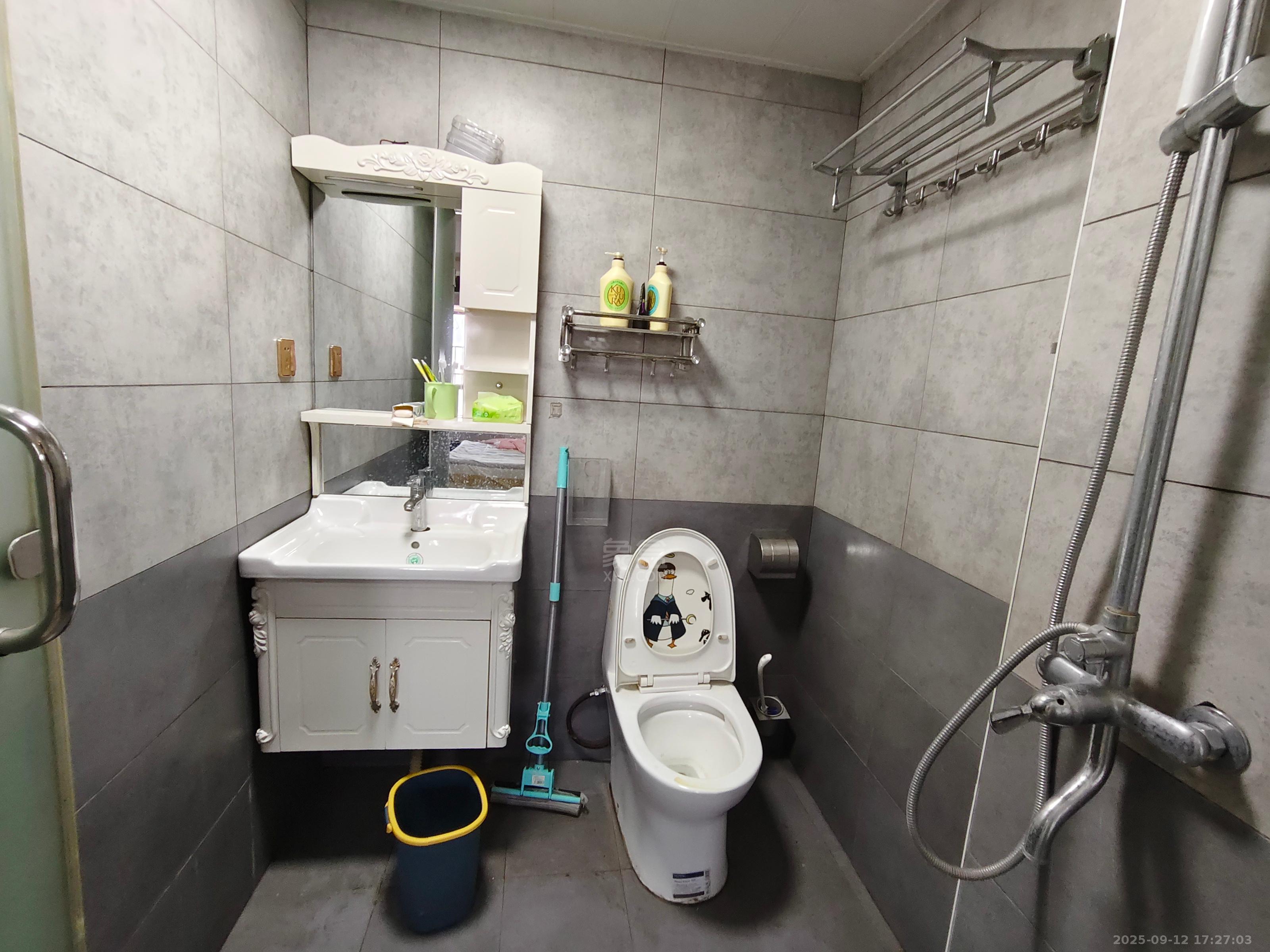中建御山和苑  1室1厅1卫   1100.00元/月室内图