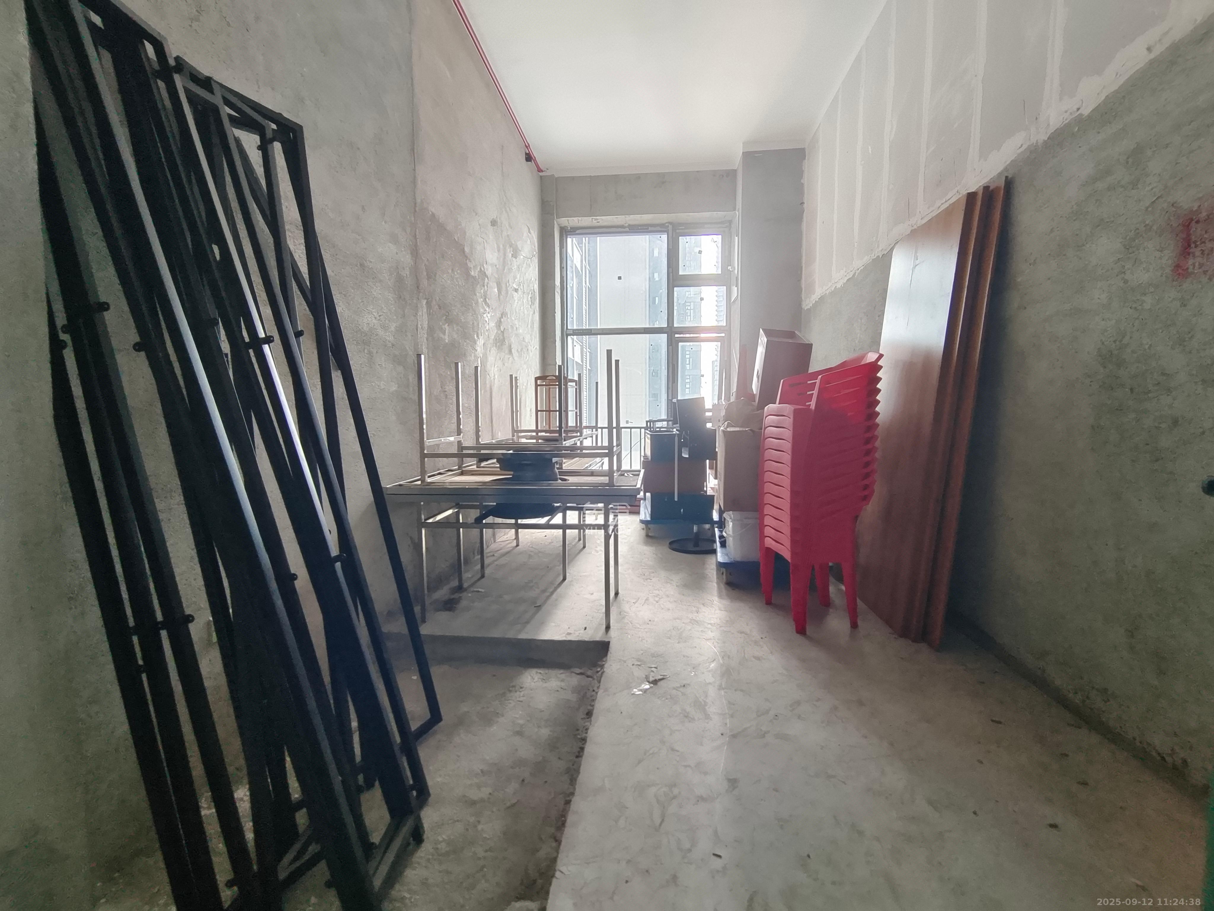 绿地V岛  1室1厅1卫    1500.0元/月室内图