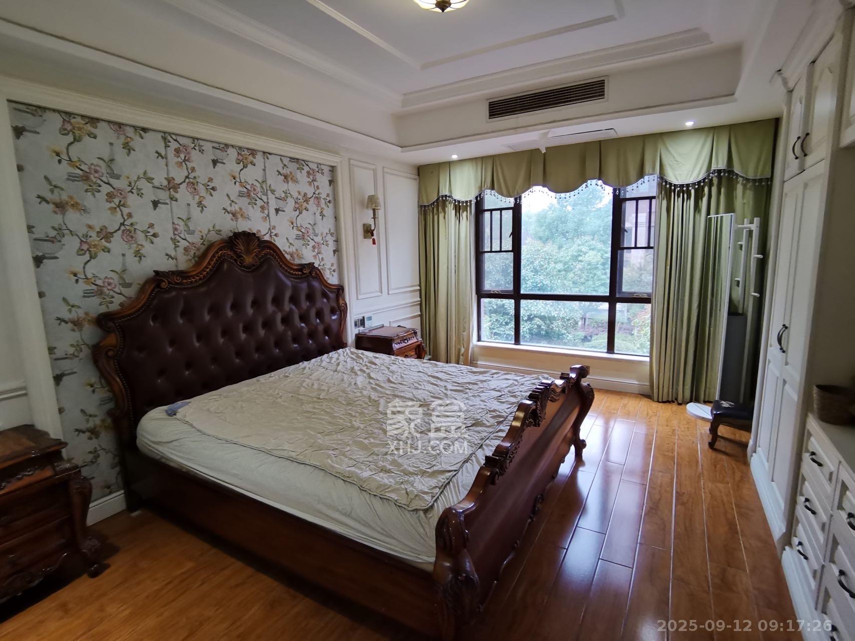 欧莱雅郡 4室2厅2卫 3400.0元/月 欧莱雅郡 4室2厅2卫 3400.0元/月室内图