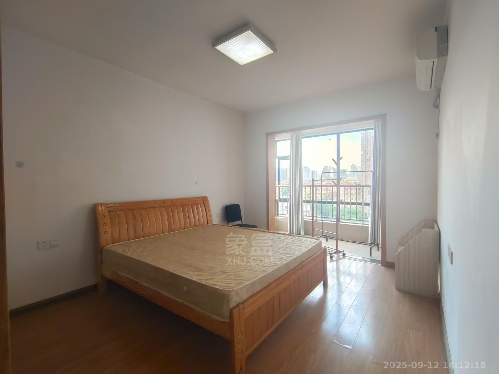 流金岁月-华晨国际 3室2厅2卫 2200.0元/月 流金岁月-华晨国际 3室2厅2卫 2200.0元/月室内图