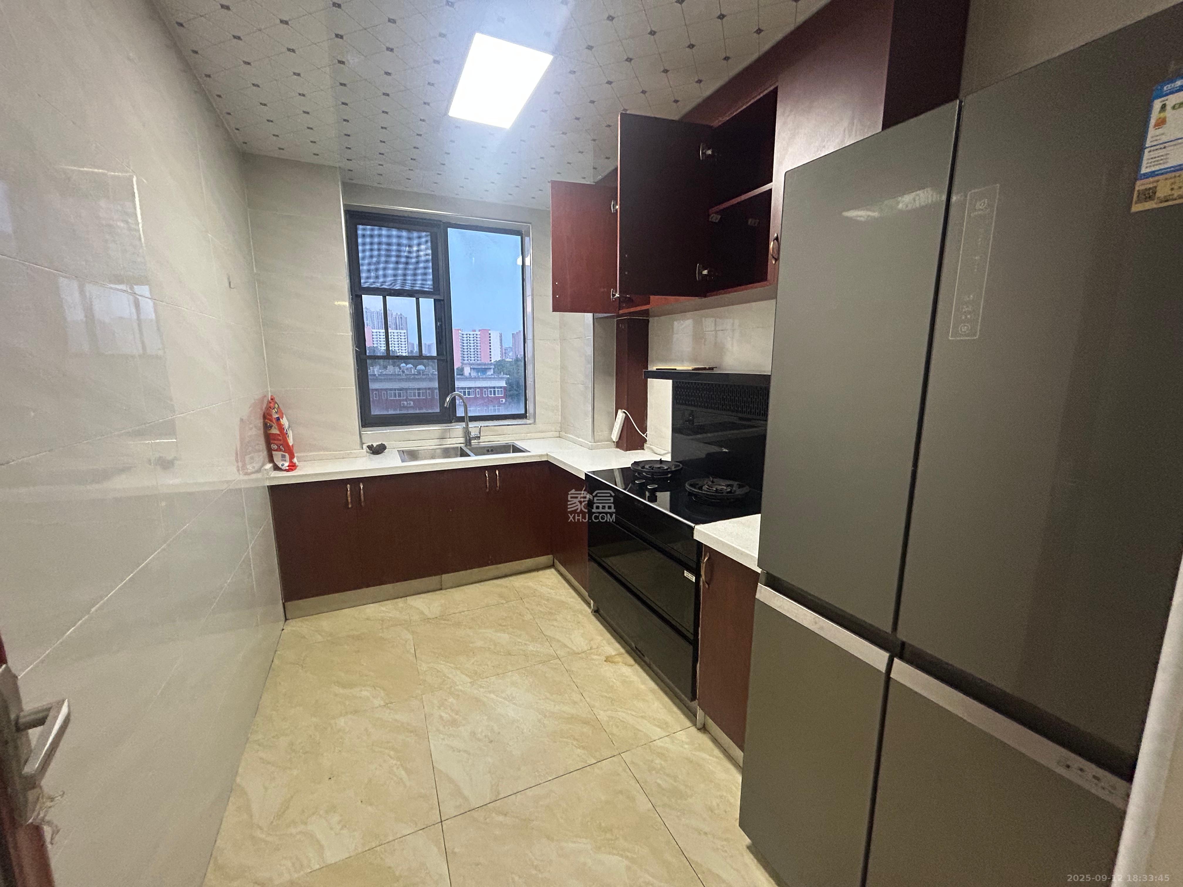 好莱城（弘德西街）  4室2厅2卫    3000.0元/月室内图