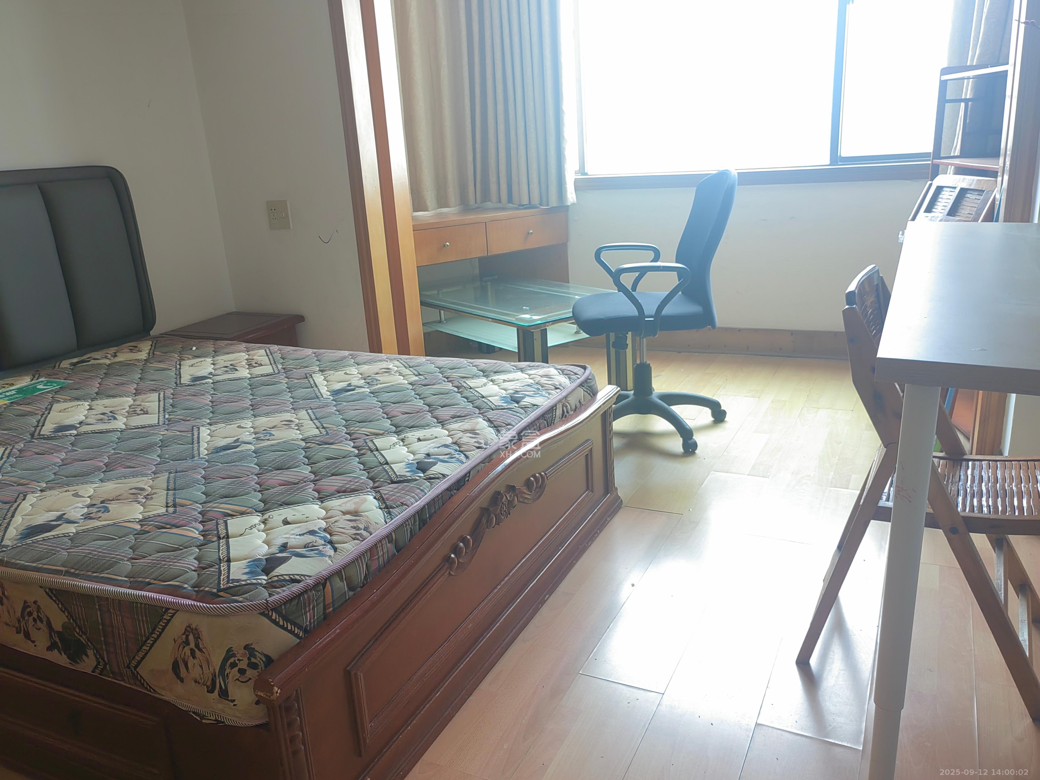 芙蓉广场农行单位宿舍  2室1厅1卫    2400.0元/月室内图