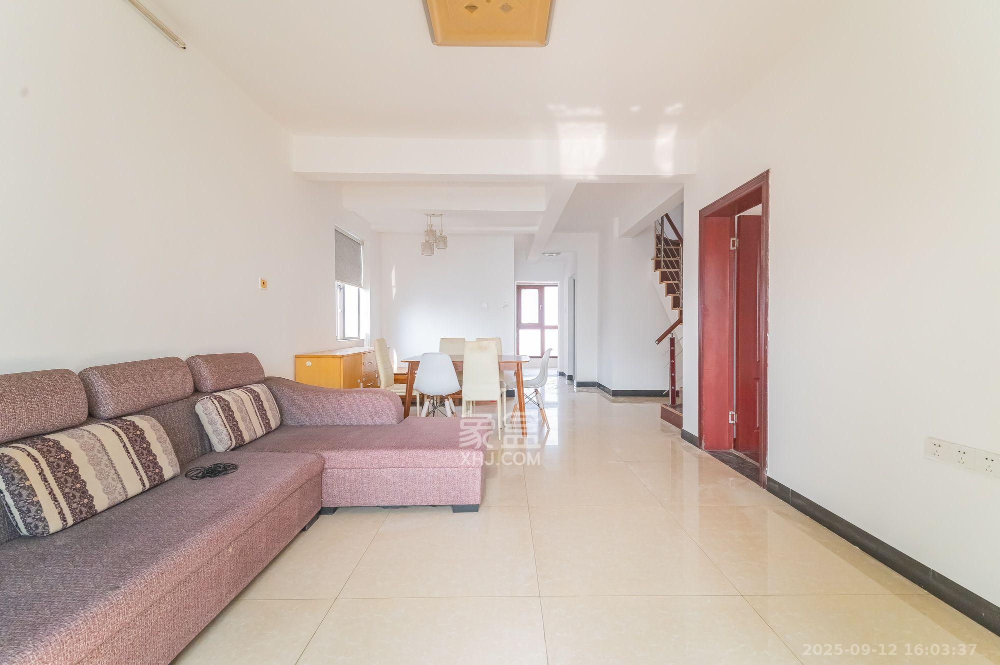 星湖湾一期高层  3室2厅3卫    2300.0元/月 星湖湾一期高层  3室2厅3卫    2300.0元/月室内图