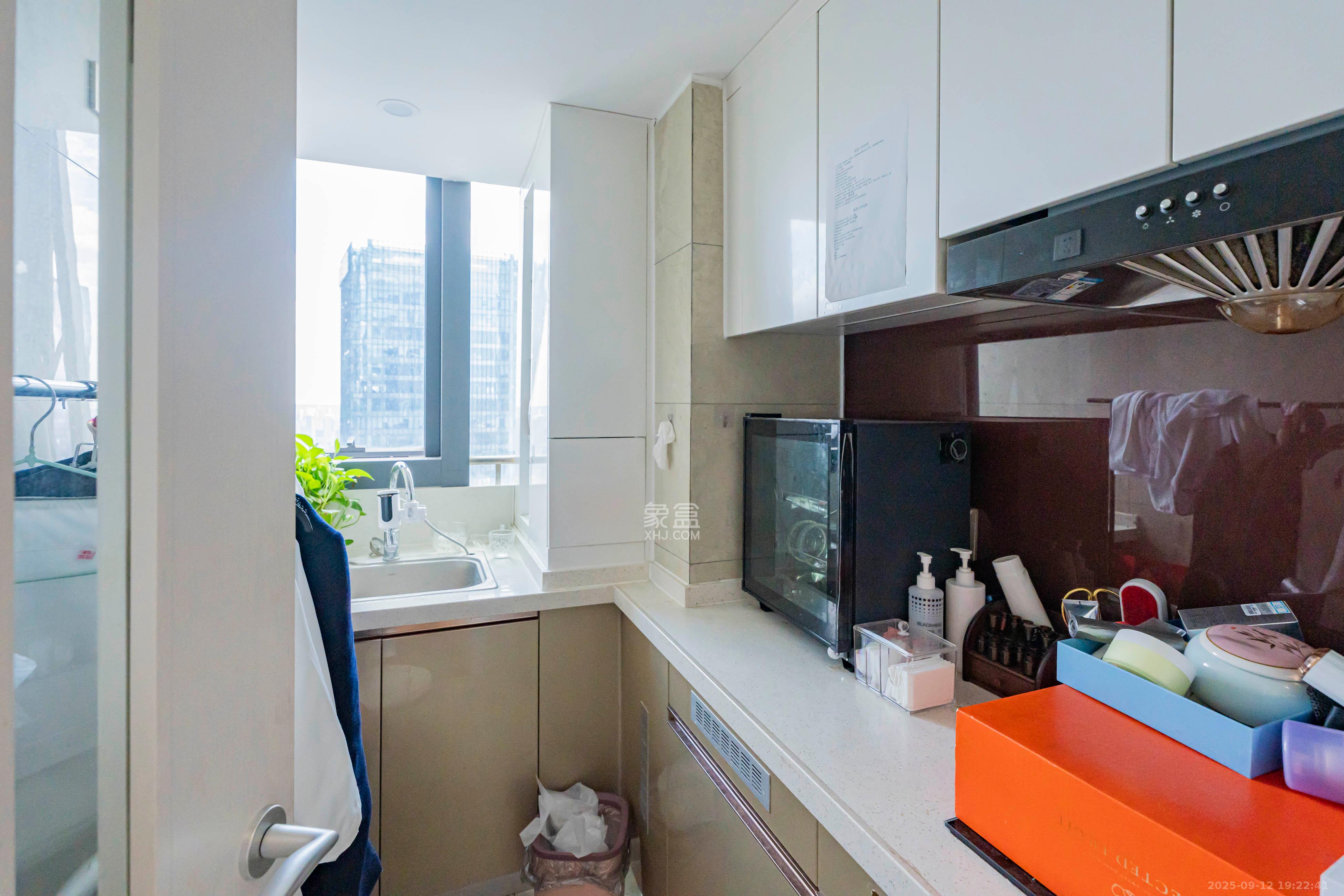 华远华时代  4室2厅2卫    110.0万 华远华时代  4室2厅2卫    110.0万厨房