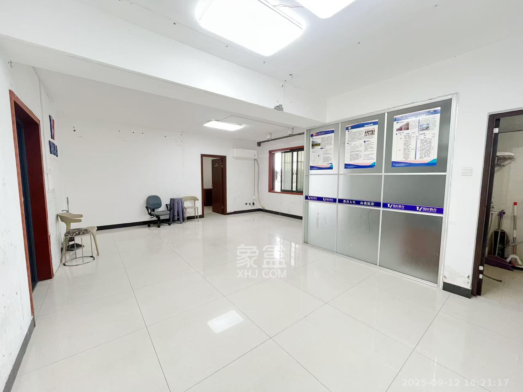 芙蓉蓉苑 1室1厅1卫 1800.0元/月 芙蓉蓉苑 1室1厅1卫 1800.0元/月室内图