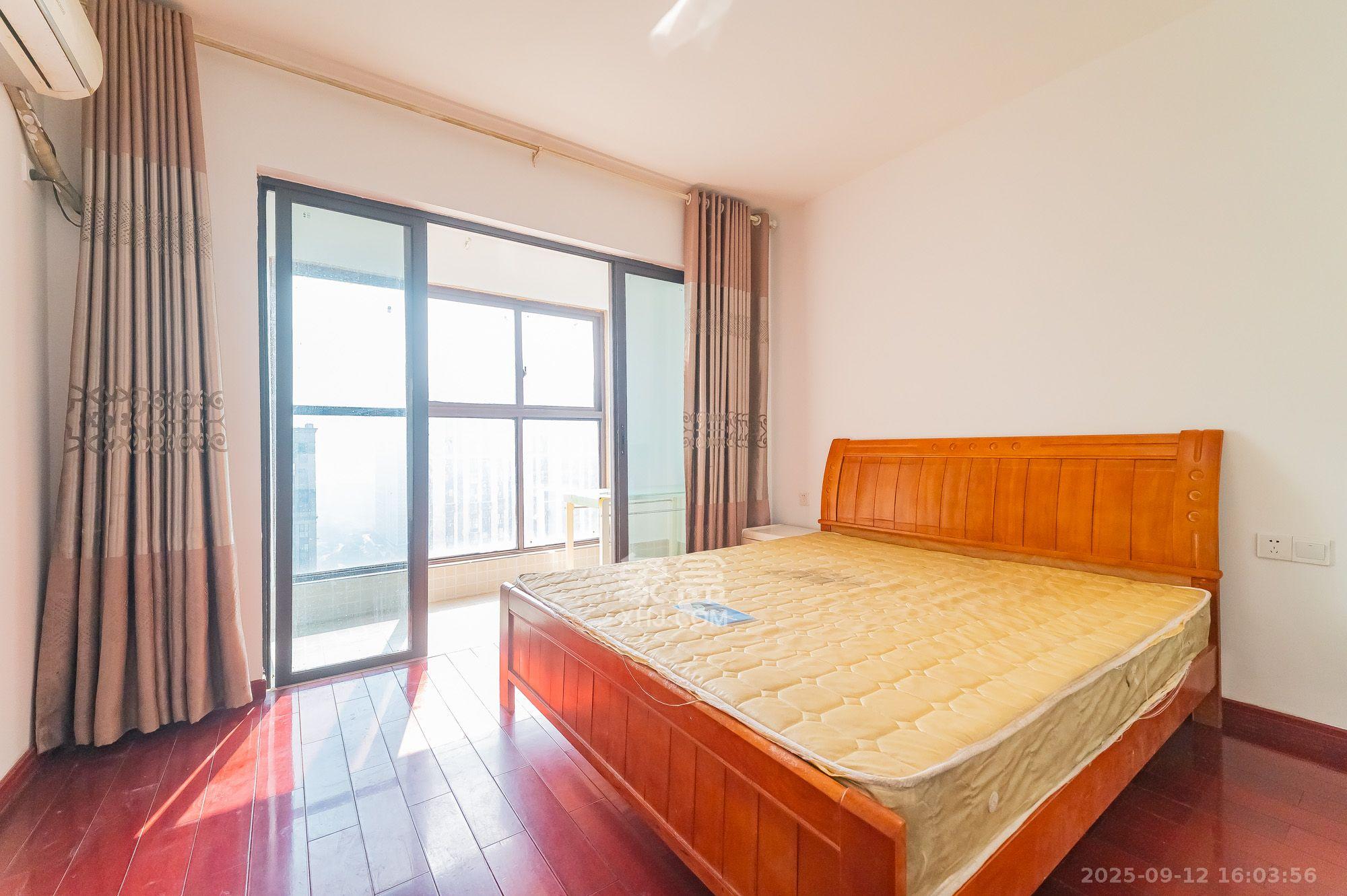 星湖湾一期高层  3室2厅3卫    2300.0元/月 星湖湾一期高层  3室2厅3卫    2300.0元/月室内图