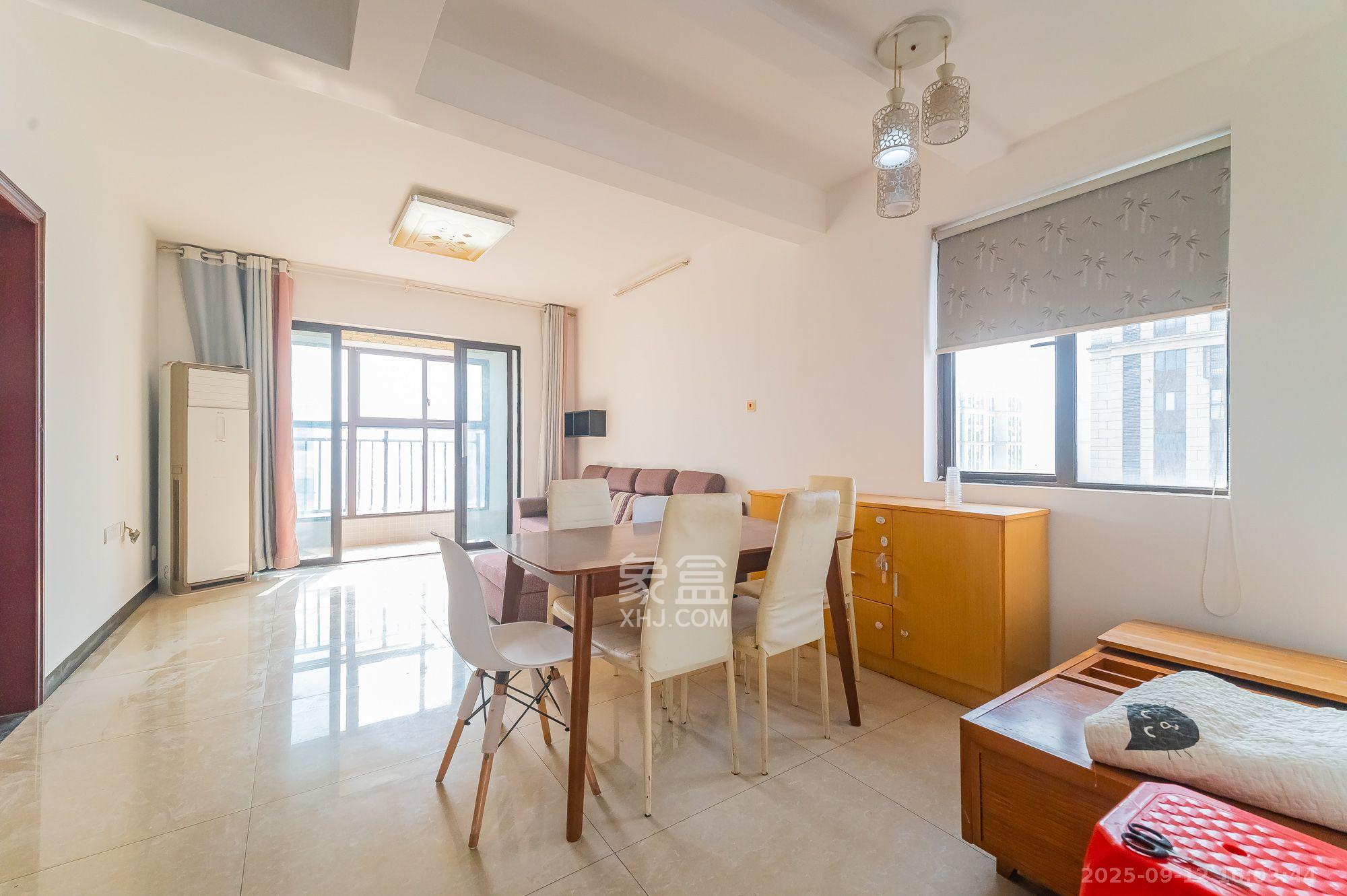 星湖湾一期高层  3室2厅3卫    2300.0元/月 星湖湾一期高层  3室2厅3卫    2300.0元/月室内图