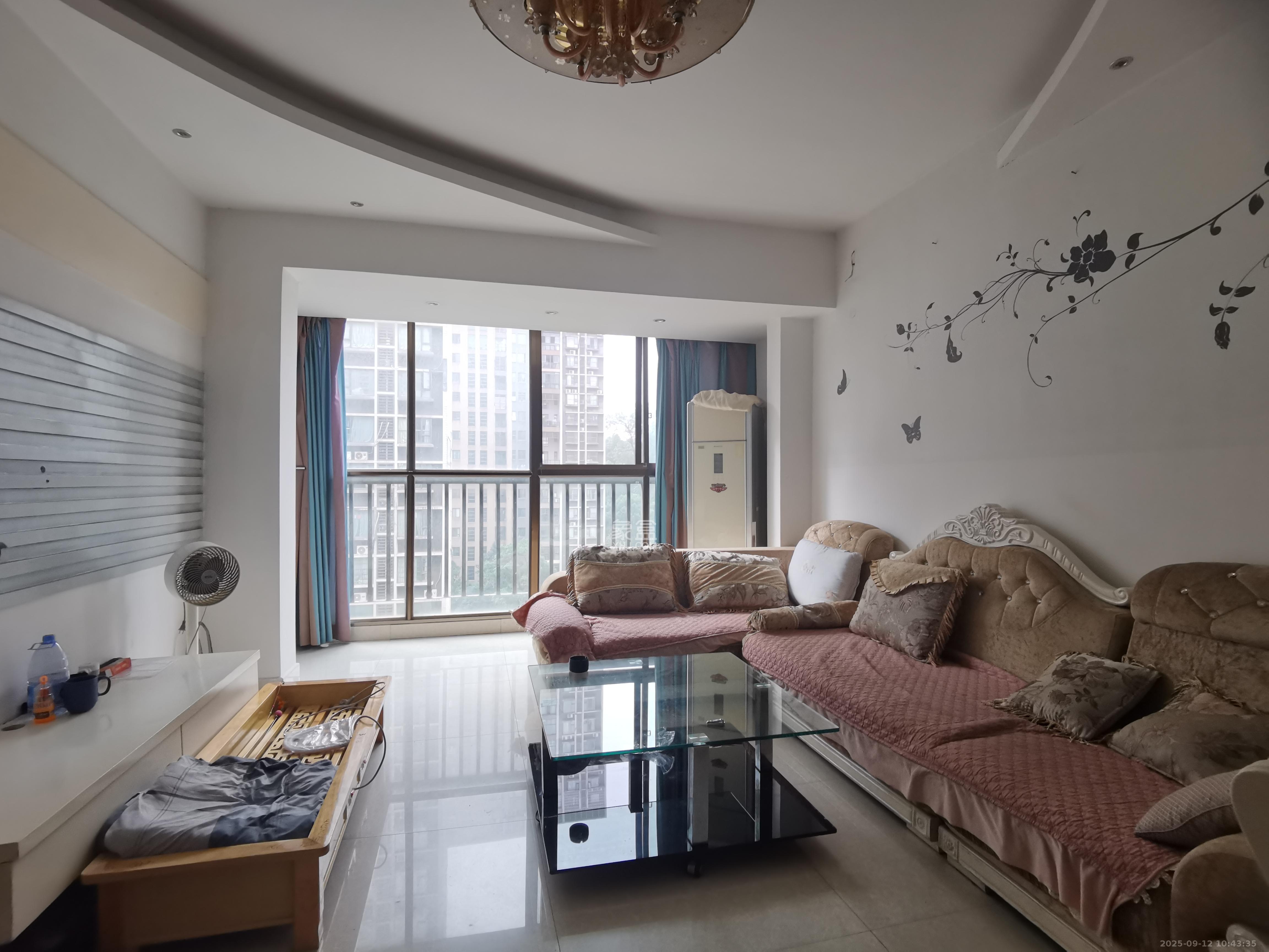 岳泰理想城  1室2厅1卫    2500.0元/月室内图