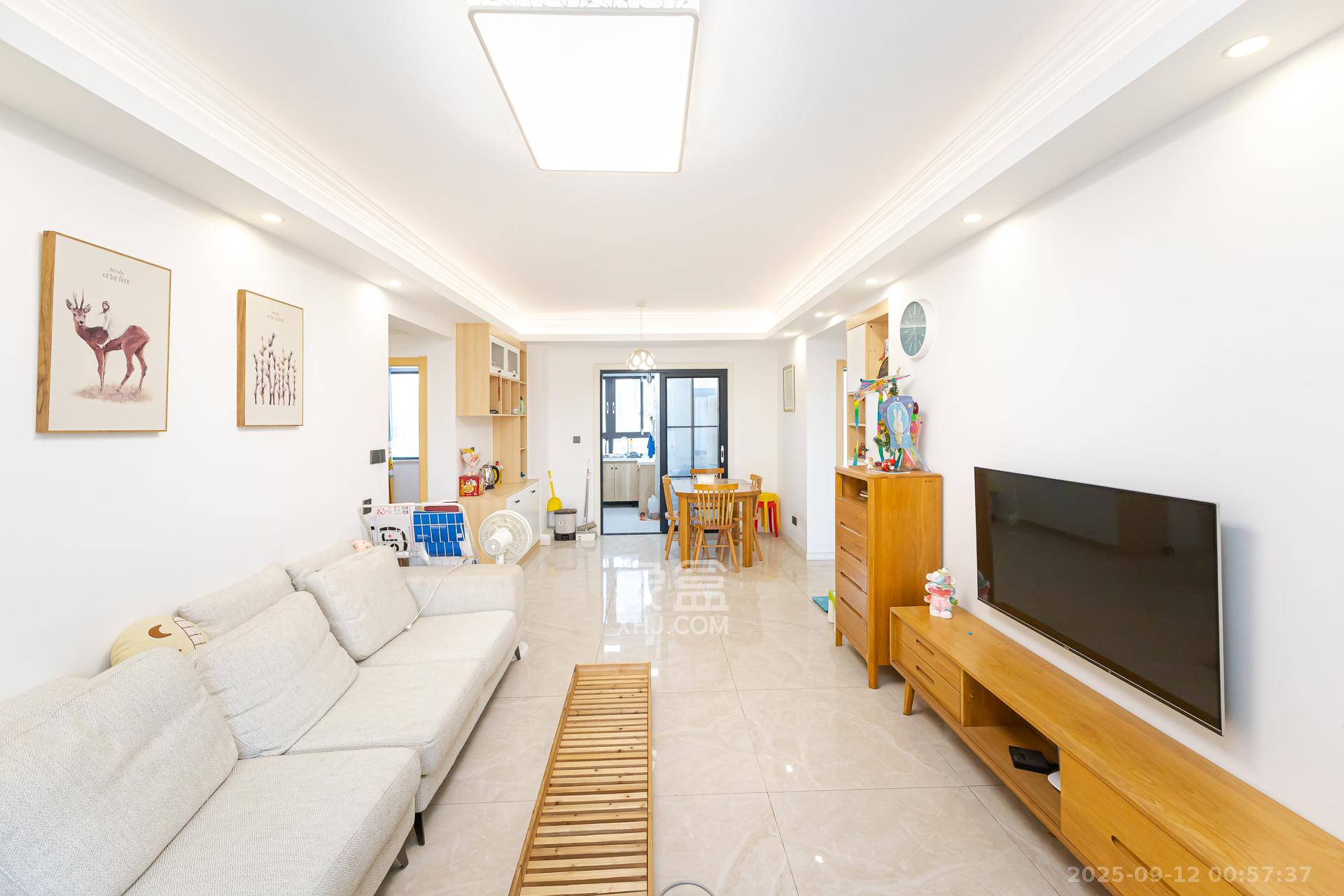 龙湖湘风原著(龙湖湘风星城) 3室2厅1卫 76.8万 龙湖湘风原著(龙湖湘风星城) 3室2厅1卫 76.8万客厅