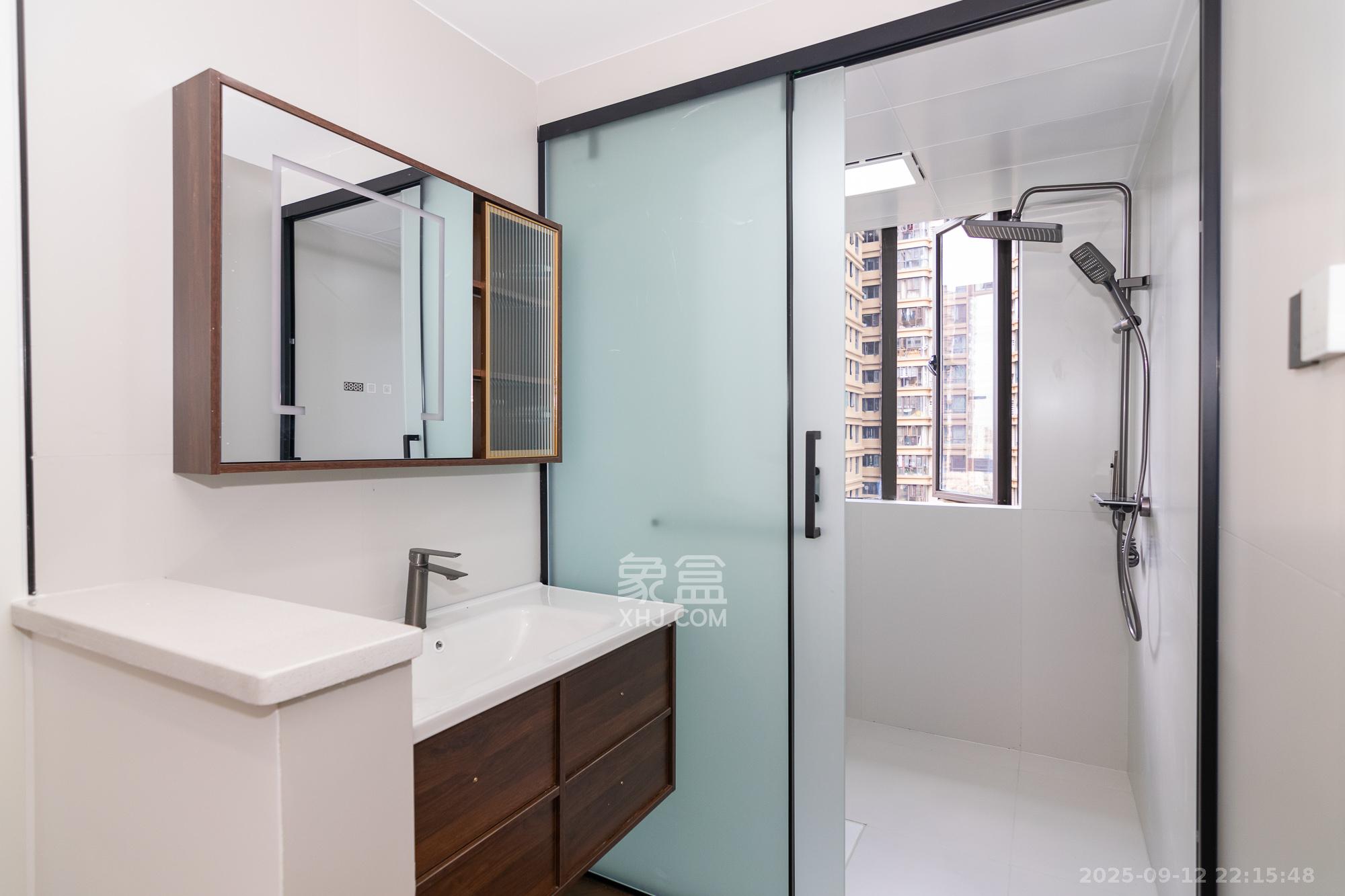 润和长郡（润和紫郡二三期）  4室2厅2卫    129.8万卫生间